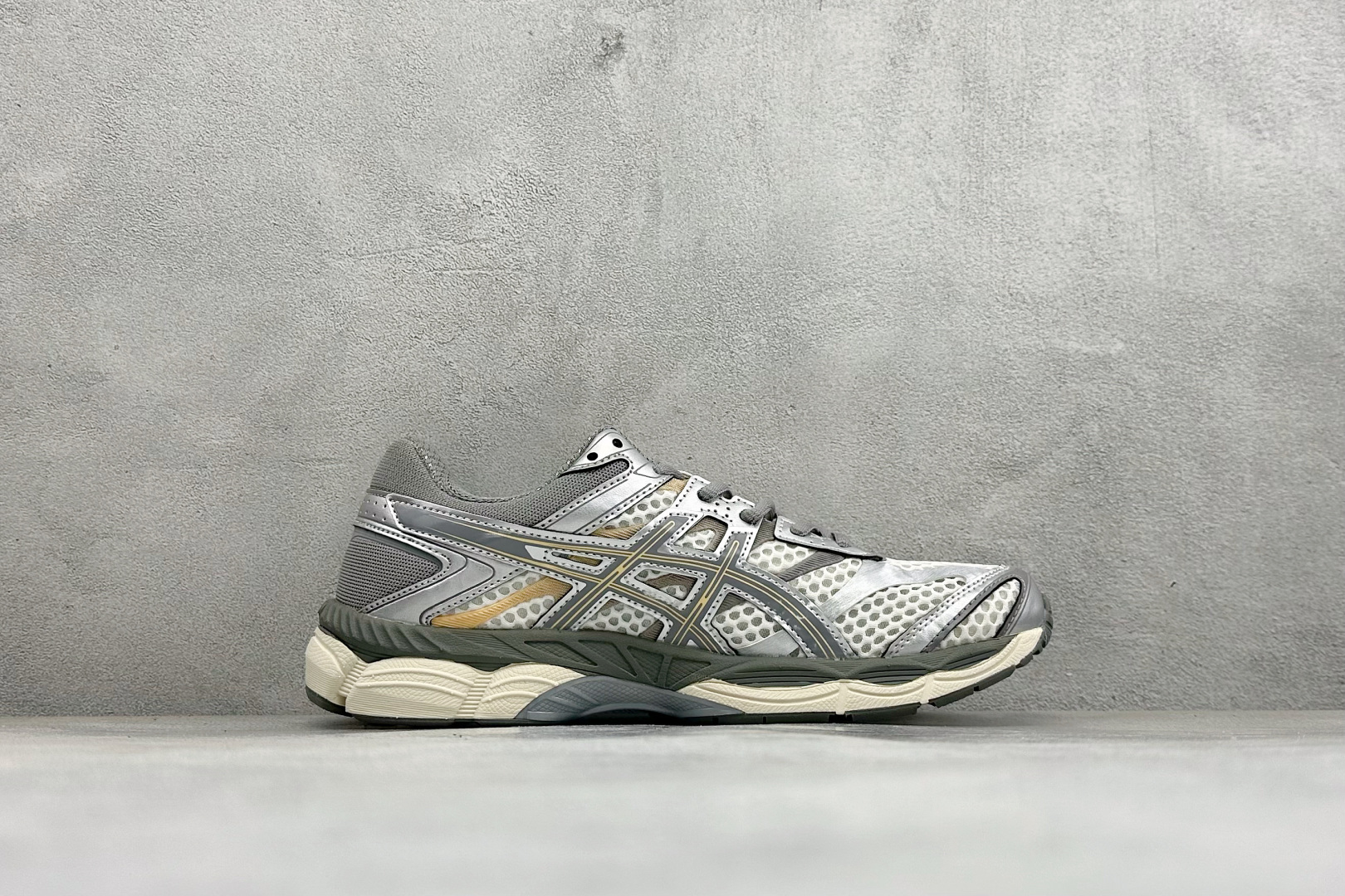 D版Asics Gel-Cumulus 16 亚瑟士 防滑耐磨 休闲运动鞋 采用双层提花网面设计 提高包裹性和透气性 后