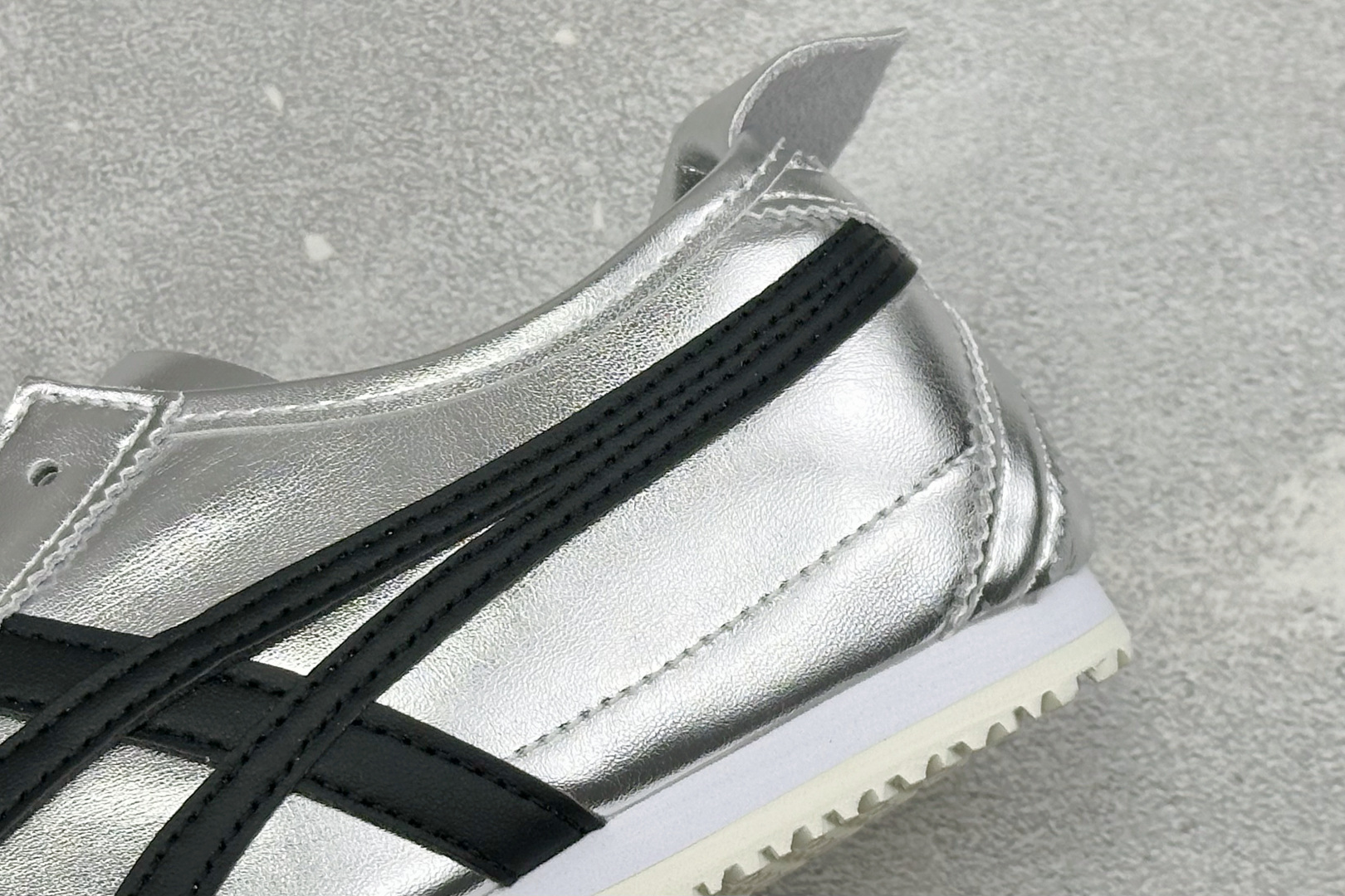 GS版Onitsuka Tiger MEXICO 66 Paraty Slip-On 亚瑟士鬼塚虎一脚蹬经典休闲鞋 虎爪 GS版Onitsuka Tiger MEXICO 66 Paraty Slip-On 亚瑟士鬼塚虎一脚蹬经典休闲鞋 虎爪
