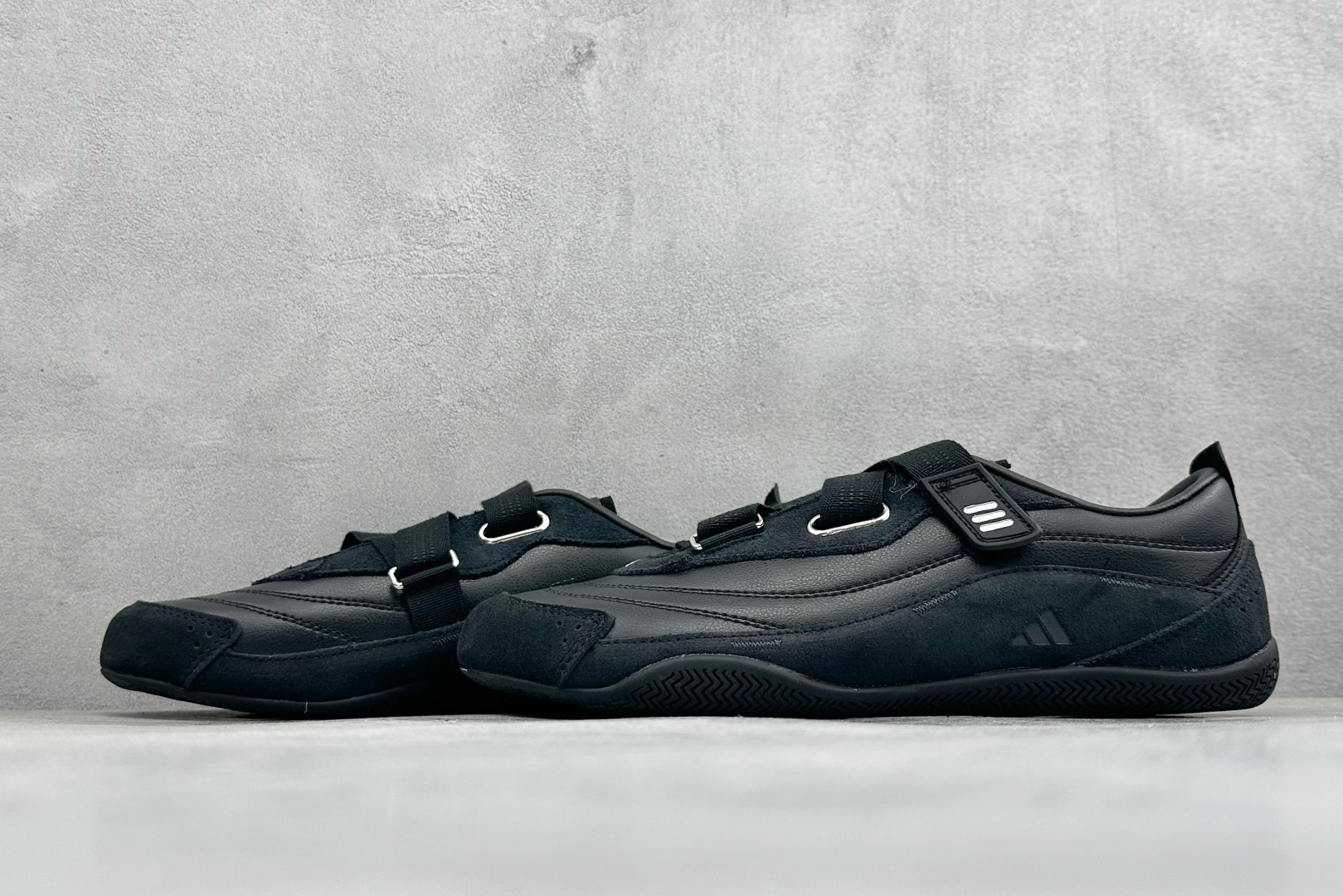 XH版Adidas Urban Reverie 阿迪舒适时尚魔术贴防滑耐磨生活休闲鞋 货号：JQ9388 尺码：36-4