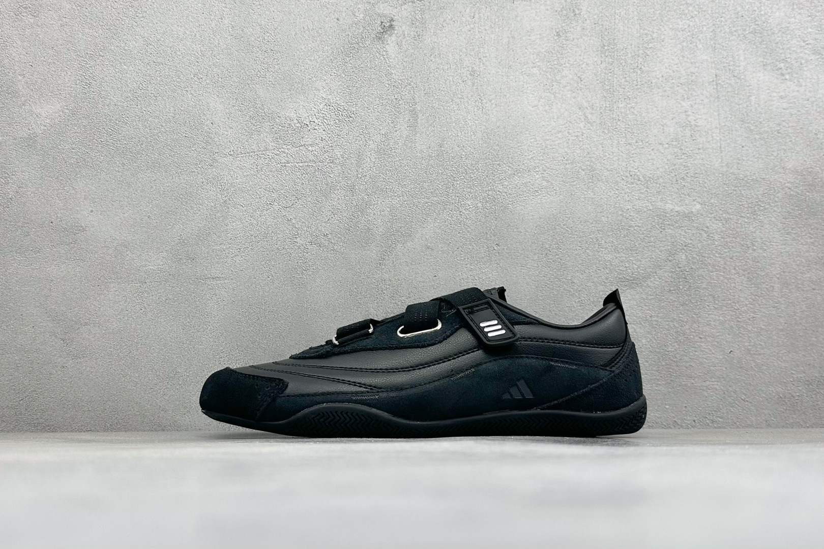 XH版Adidas Urban Reverie 阿迪舒适时尚魔术贴防滑耐磨生活休闲鞋 货号：JQ9388 尺码：36-4