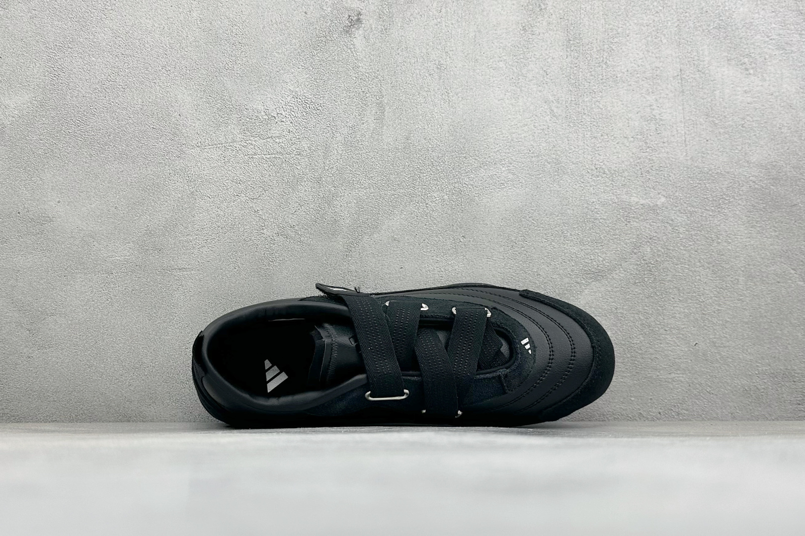 XH版Adidas Urban Reverie 阿迪舒适时尚魔术贴防滑耐磨生活休闲鞋 货号：JQ9388 尺码：36-4