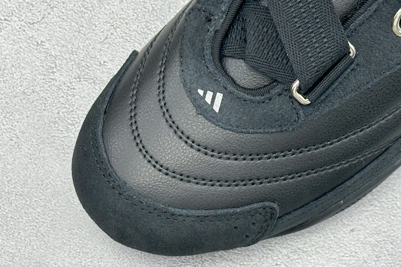 XH版Adidas Urban Reverie 阿迪舒适时尚魔术贴防滑耐磨生活休闲鞋 货号：JQ9388 尺码：36-4