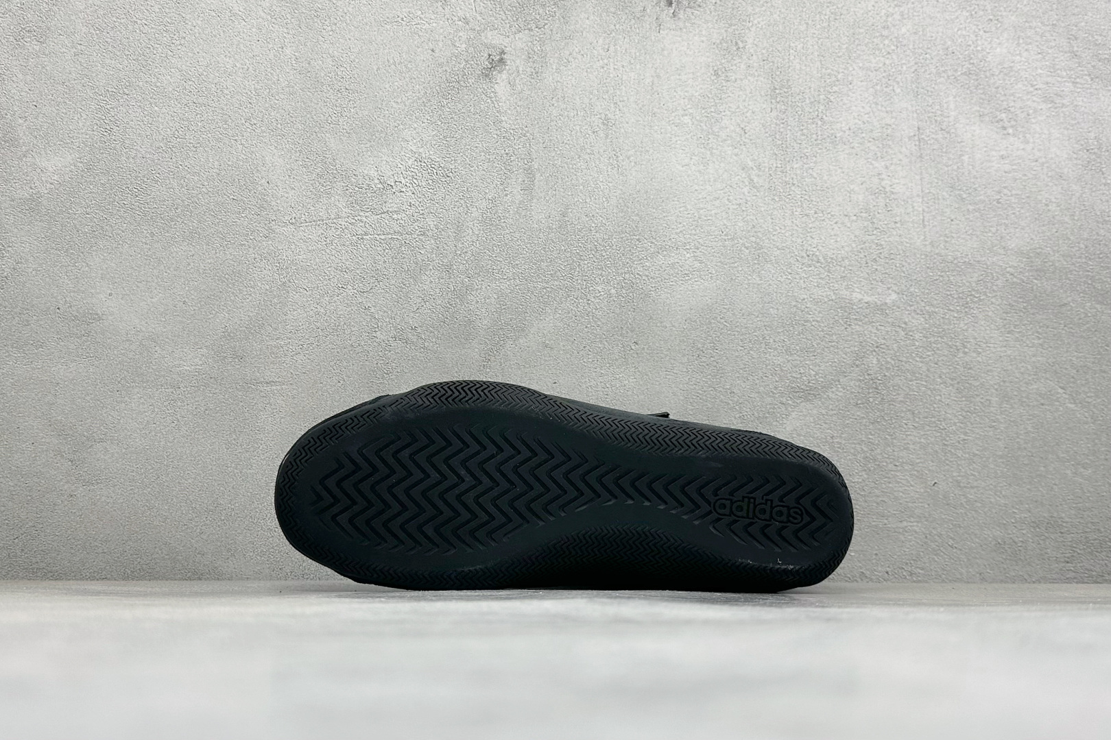 XH版Adidas Urban Reverie 阿迪舒适时尚魔术贴防滑耐磨生活休闲鞋 货号：JQ9388 尺码：36-4