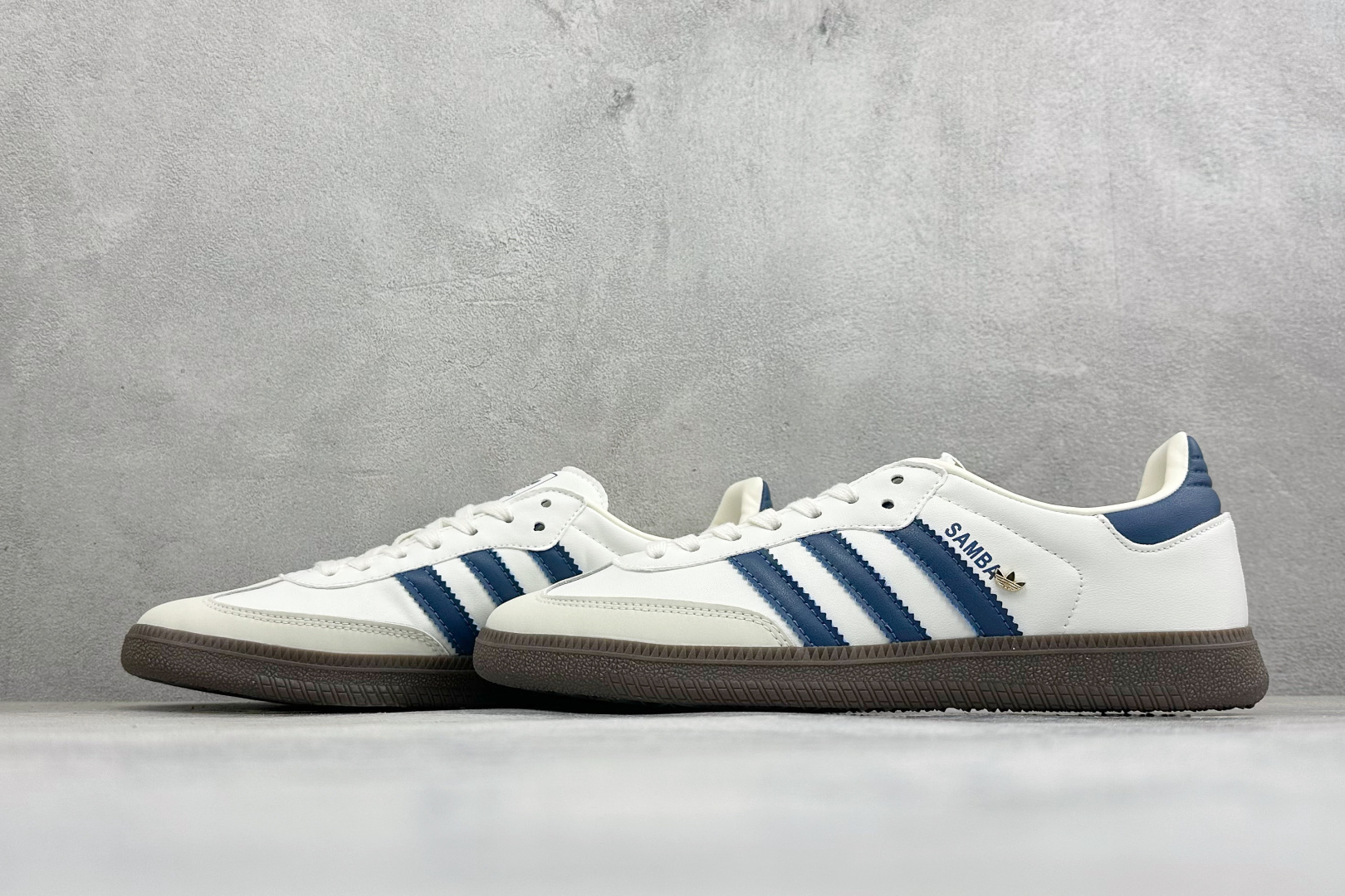 ZC版Adidas Originals Samba OG 阿迪桑巴舞系列绅士德训足球风百搭低帮休闲运动板鞋 货号: IH