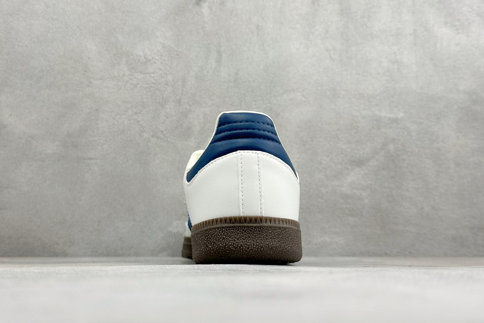 ZC版Adidas Originals Samba OG 阿迪桑巴舞系列绅士德训足球风百搭低帮休闲运动板鞋 货号: IH