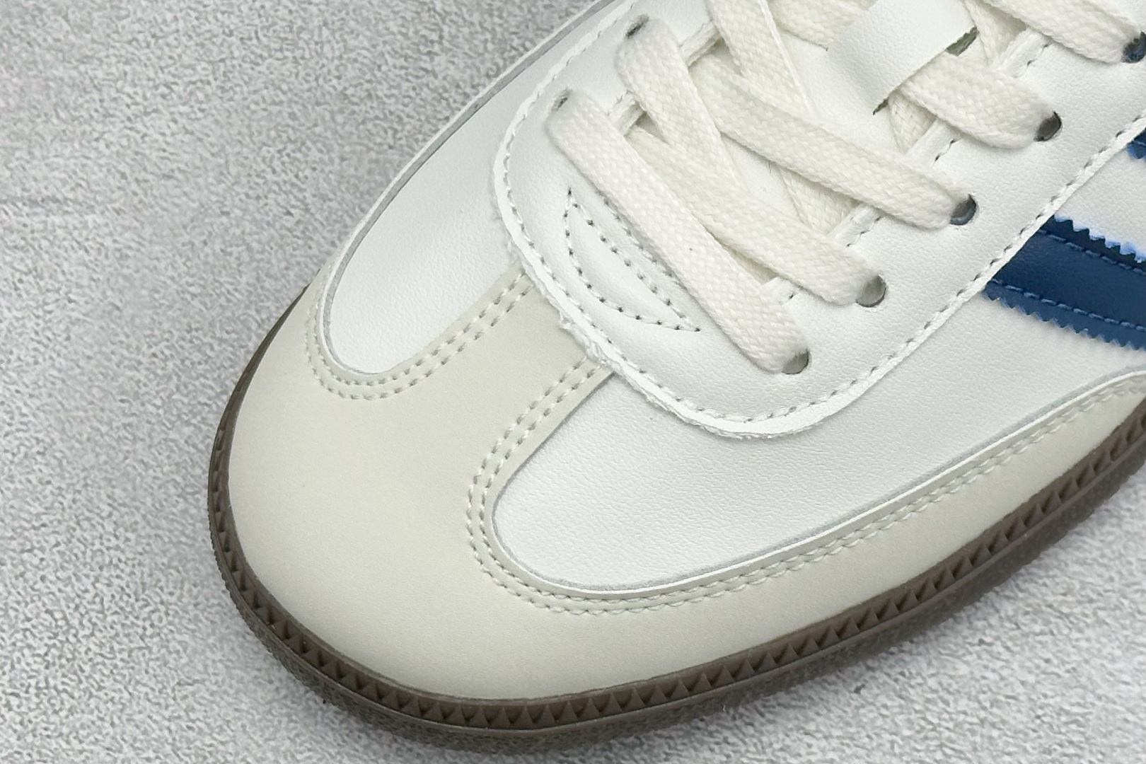 ZC版Adidas Originals Samba OG 阿迪桑巴舞系列绅士德训足球风百搭低帮休闲运动板鞋 货号: IH