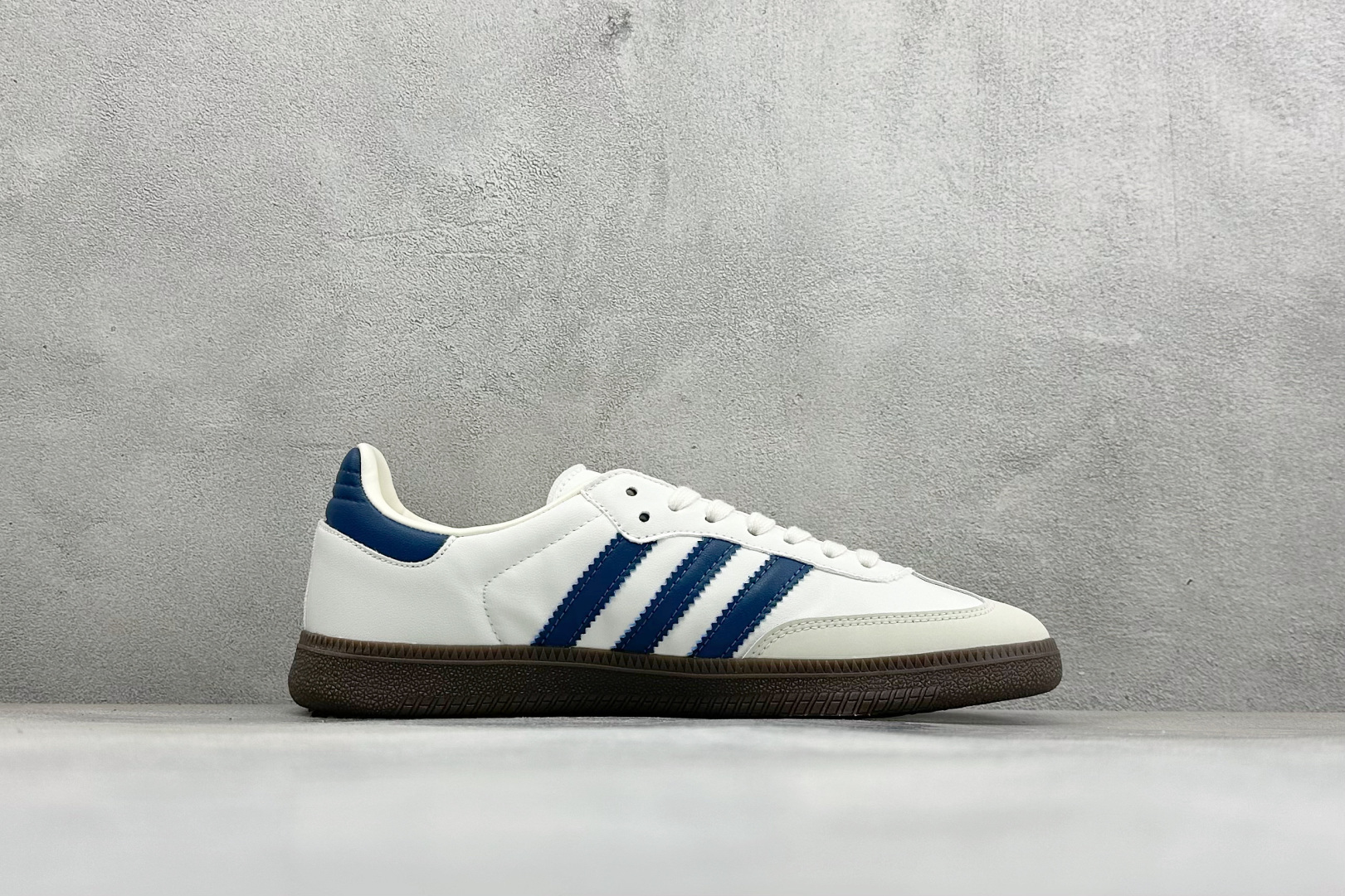 ZC版Adidas Originals Samba OG 阿迪桑巴舞系列绅士德训足球风百搭低帮休闲运动板鞋 货号: IH