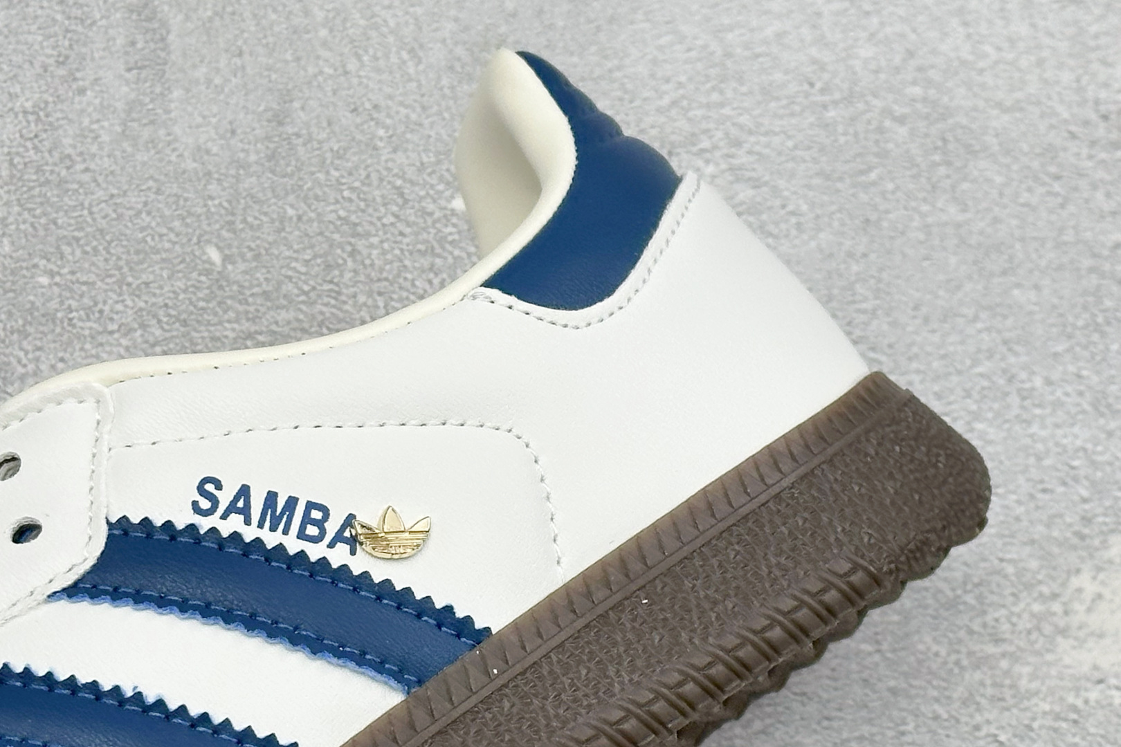 ZC版Adidas Originals Samba OG 阿迪桑巴舞系列绅士德训足球风百搭低帮休闲运动板鞋 货号: IH
