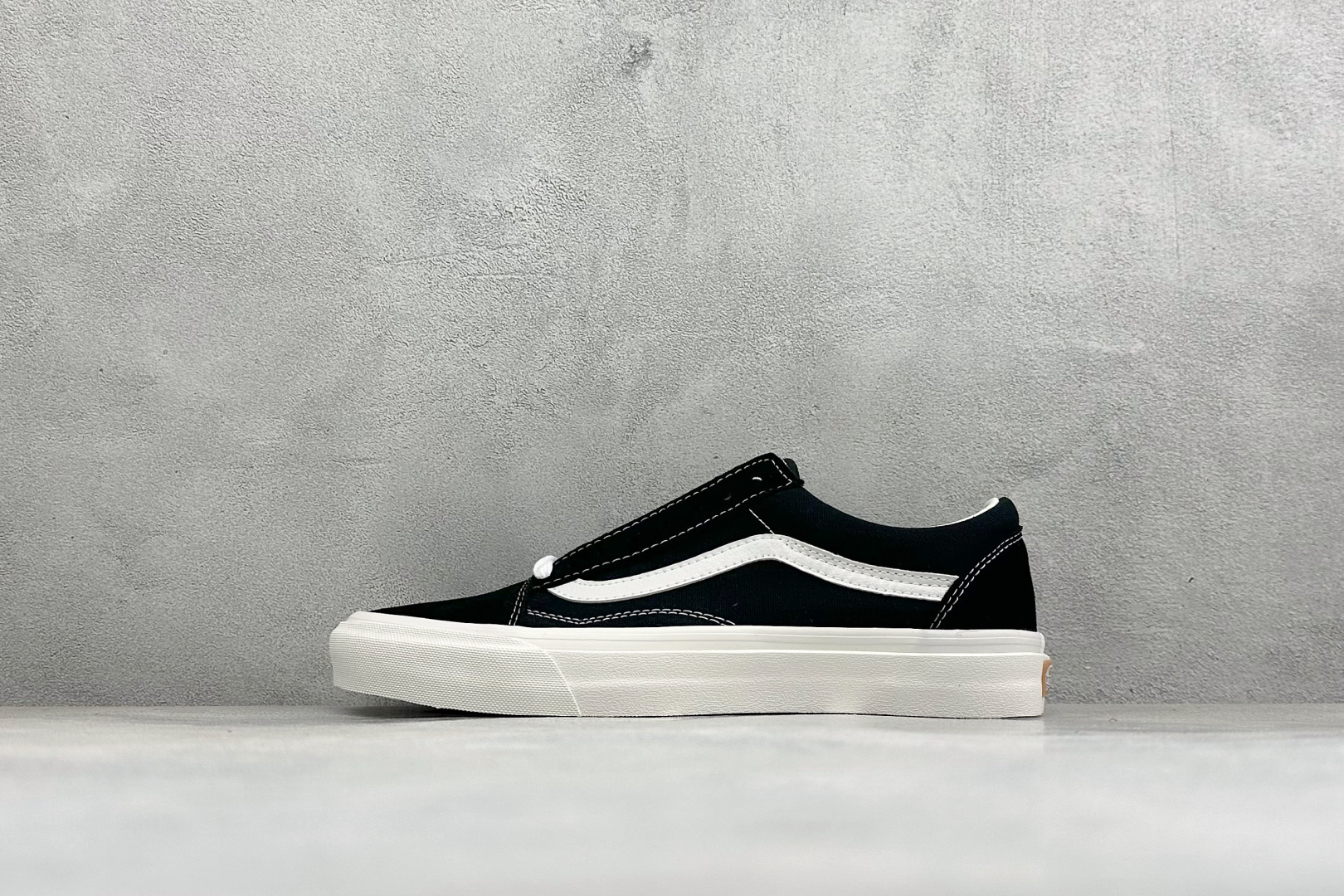 Vans Premium Old SKool VR3 黑白 范斯官方 环保经典休闲帆布鞋 甄选高密度帆布搭配优质麂皮 双 Vans Premium Old SKool VR3 黑白 范斯官方 环保经典休闲帆布鞋 甄选高密度帆布搭配优质麂皮 双
