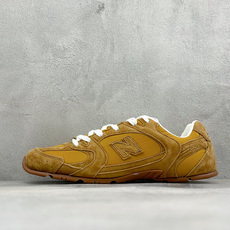J版 Miu Miu x New Balance联名款运动鞋 New Balance 530 学院风 联名款只保留了旧版 J版 Miu Miu x New Balance联名款运动鞋 New Balance 530 学院风 联名款只保留了旧版