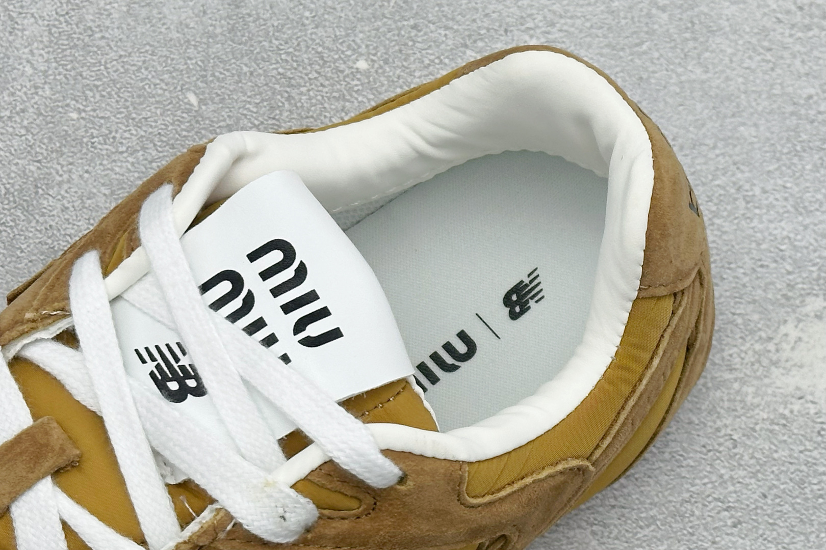 J版 Miu Miu x New Balance联名款运动鞋 New Balance 530 学院风 联名款只保留了旧版 J版 Miu Miu x New Balance联名款运动鞋 New Balance 530 学院风 联名款只保留了旧版