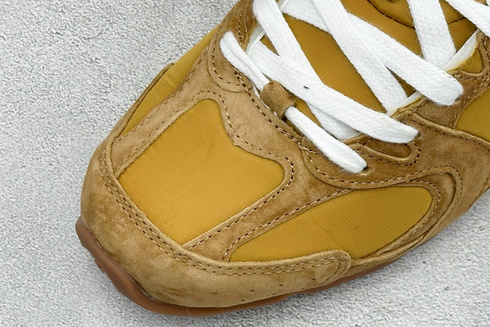 J版 Miu Miu x New Balance联名款运动鞋 New Balance 530 学院风 联名款只保留了旧版 J版 Miu Miu x New Balance联名款运动鞋 New Balance 530 学院风 联名款只保留了旧版