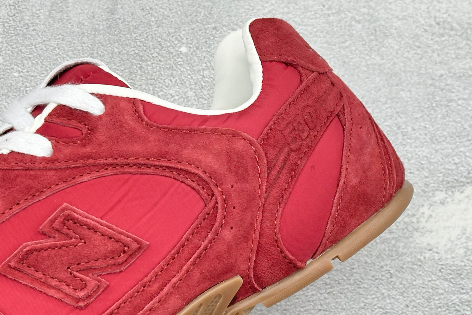 J版 Miu Miu x New Balance联名款运动鞋 New Balance 530 学院风 联名款只保留了旧版