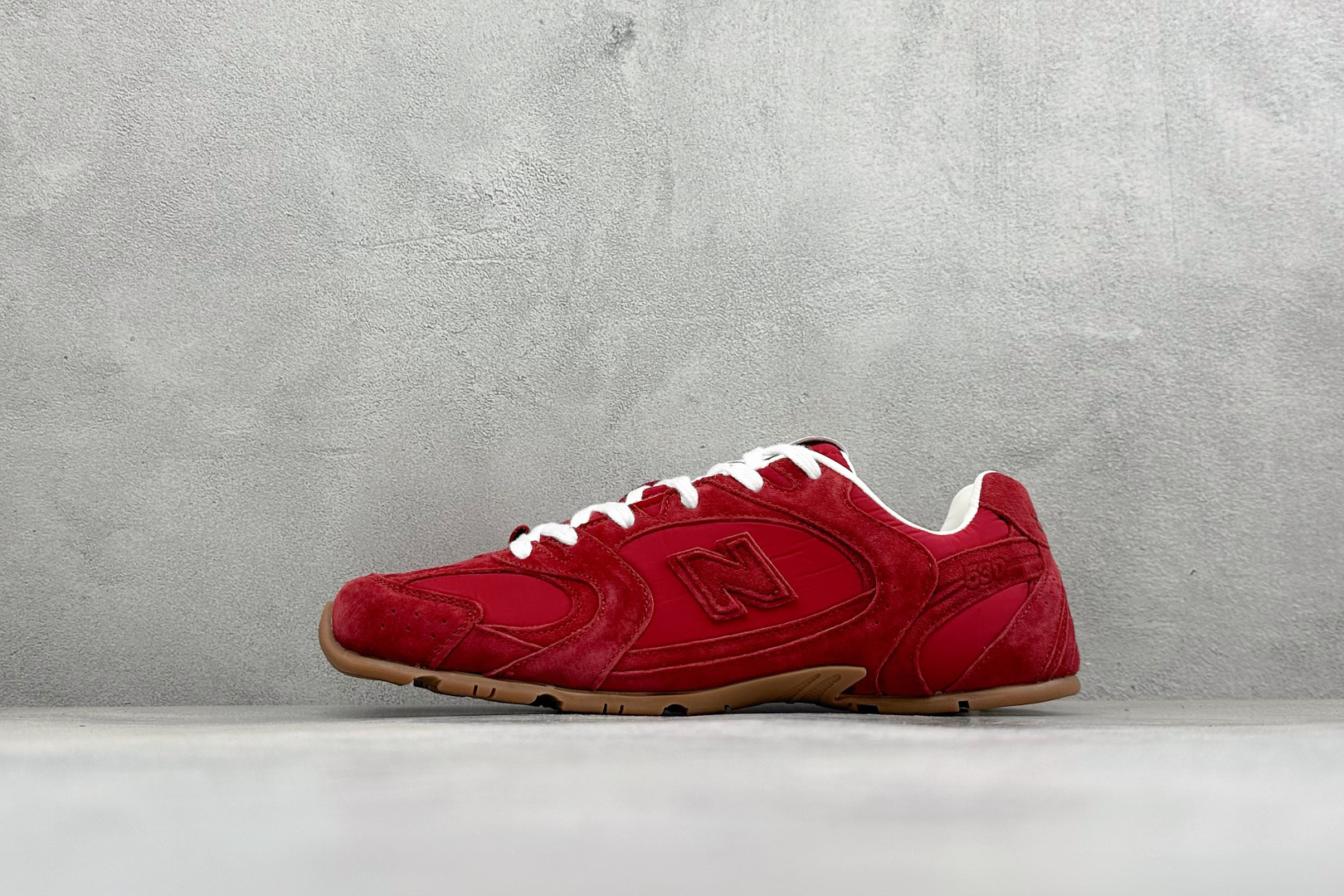 J版 Miu Miu x New Balance联名款运动鞋 New Balance 530 学院风 联名款只保留了旧版