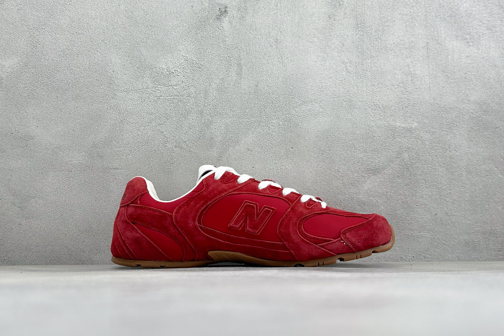 J版 Miu Miu x New Balance联名款运动鞋 New Balance 530 学院风 联名款只保留了旧版