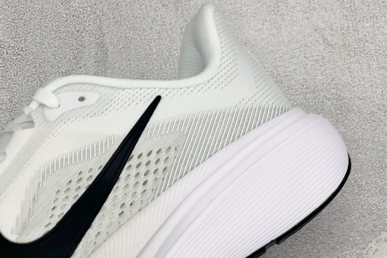 Nike Air Zoom Pegasus 42 耐克网面透气轻便耐磨跑鞋 货号：IB1873-101 尺码：39-48