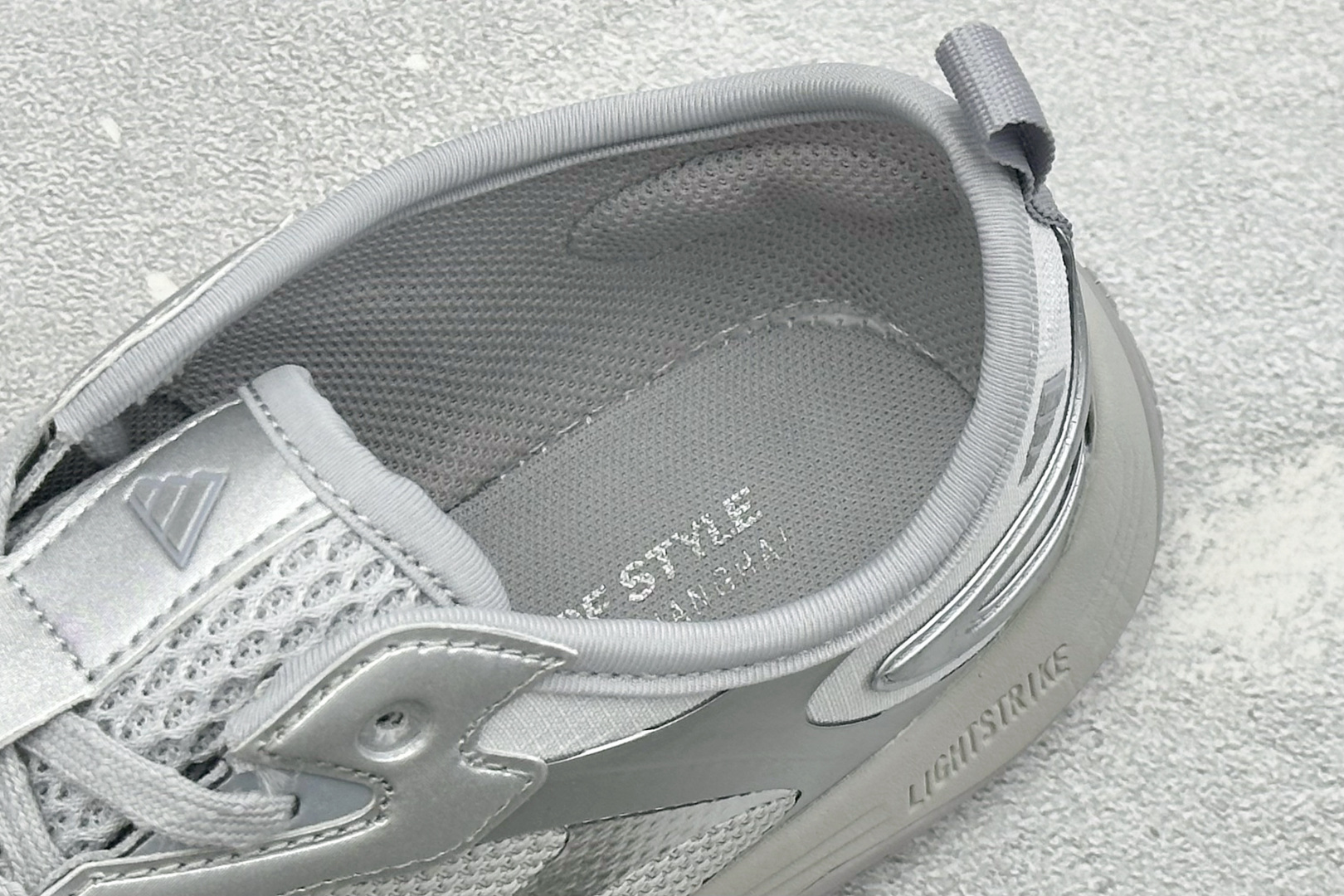 AD GROUNDFLOW 机能薄底运动生活休闲鞋 货号：KH7968 尺码：36-45 