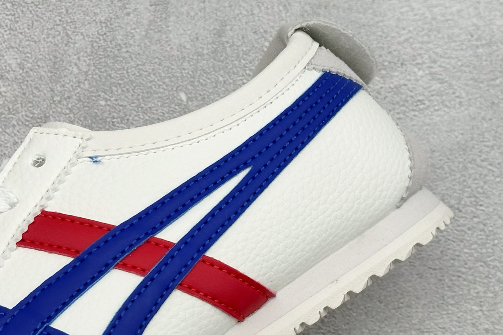 福利特价 亚瑟士 Onitsuka Tiger Mexico 66 SliPOn 鬼冢虎复古时尚舒适透气帆布鞋面耐磨防滑