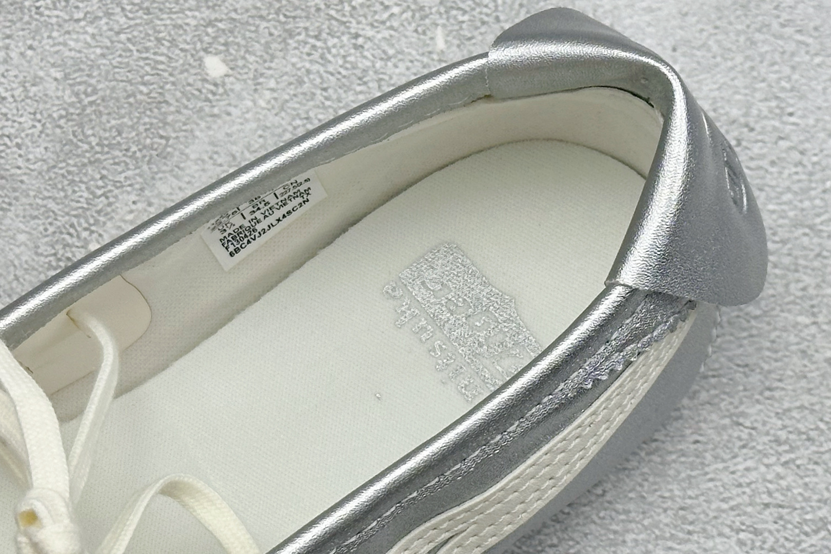 Onitsuka Tiger Gymnarina 鬼塚虎时尚高级芭蕾风玛丽珍鞋 货号:1182A754-020 尺码:3 Onitsuka Tiger Gymnarina 鬼塚虎时尚高级芭蕾风玛丽珍鞋 货号:1182A754-020 尺码:3