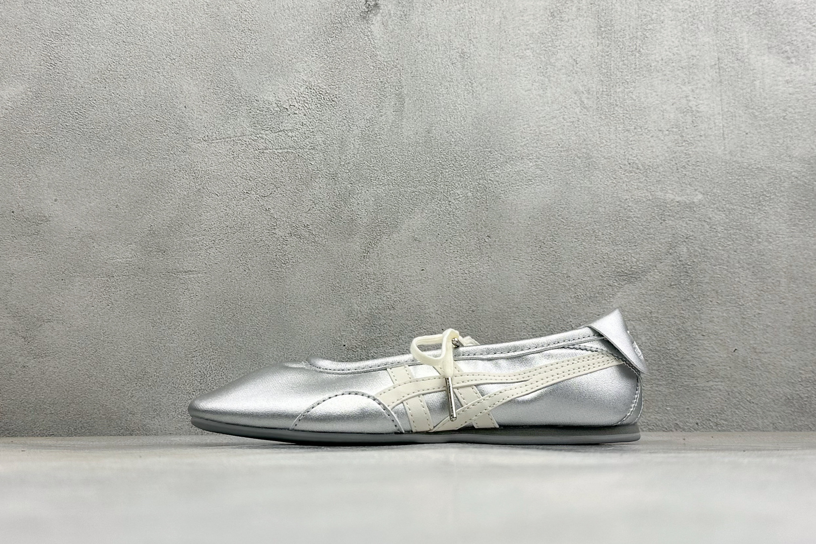 Onitsuka Tiger Gymnarina 鬼塚虎时尚高级芭蕾风玛丽珍鞋 货号:1182A754-020 尺码:3 Onitsuka Tiger Gymnarina 鬼塚虎时尚高级芭蕾风玛丽珍鞋 货号:1182A754-020 尺码:3