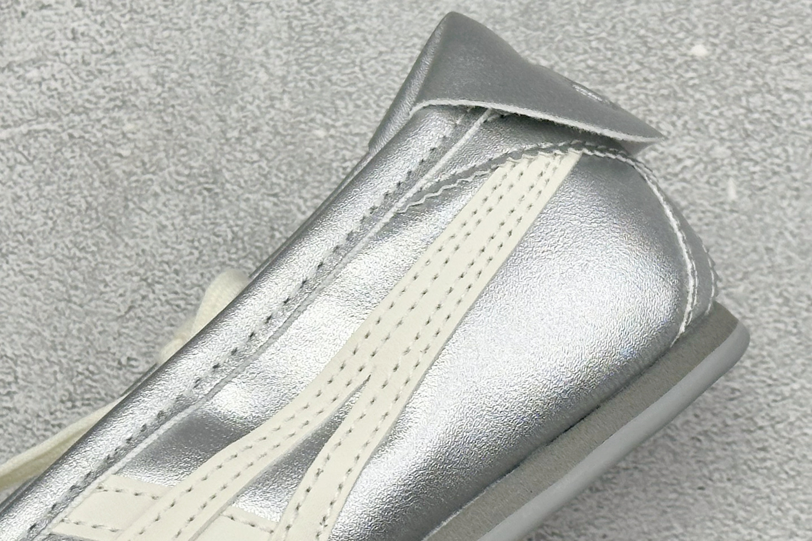 Onitsuka Tiger Gymnarina 鬼塚虎时尚高级芭蕾风玛丽珍鞋 货号:1182A754-020 尺码:3 Onitsuka Tiger Gymnarina 鬼塚虎时尚高级芭蕾风玛丽珍鞋 货号:1182A754-020 尺码:3