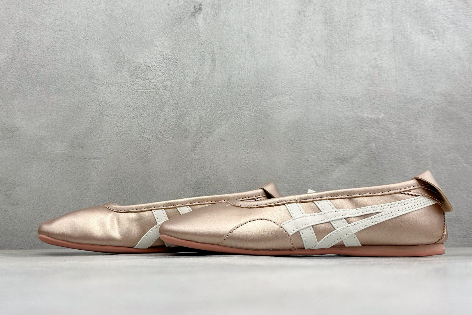 Onitsuka Tiger Gymnarina 鬼塚虎时尚高级芭蕾风玛丽珍鞋 货号:1182A754-700 尺码:3 Onitsuka Tiger Gymnarina 鬼塚虎时尚高级芭蕾风玛丽珍鞋 货号:1182A754-700 尺码:3