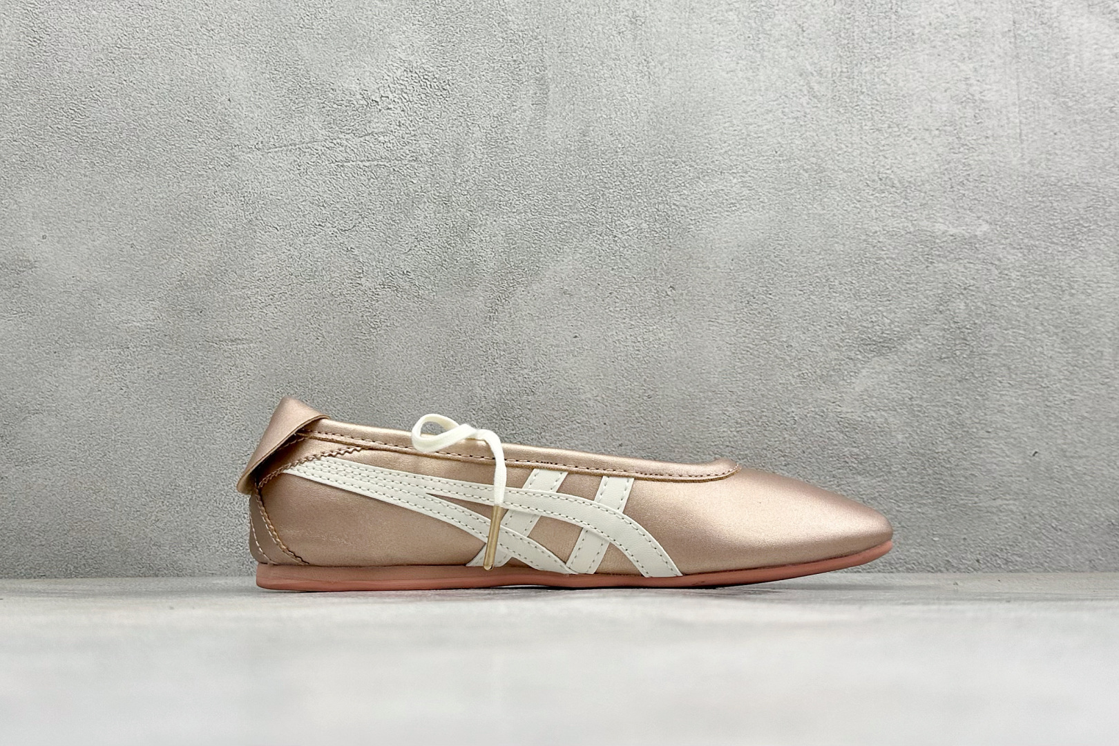 Onitsuka Tiger Gymnarina 鬼塚虎时尚高级芭蕾风玛丽珍鞋 货号:1182A754-700 尺码:3 Onitsuka Tiger Gymnarina 鬼塚虎时尚高级芭蕾风玛丽珍鞋 货号:1182A754-700 尺码:3