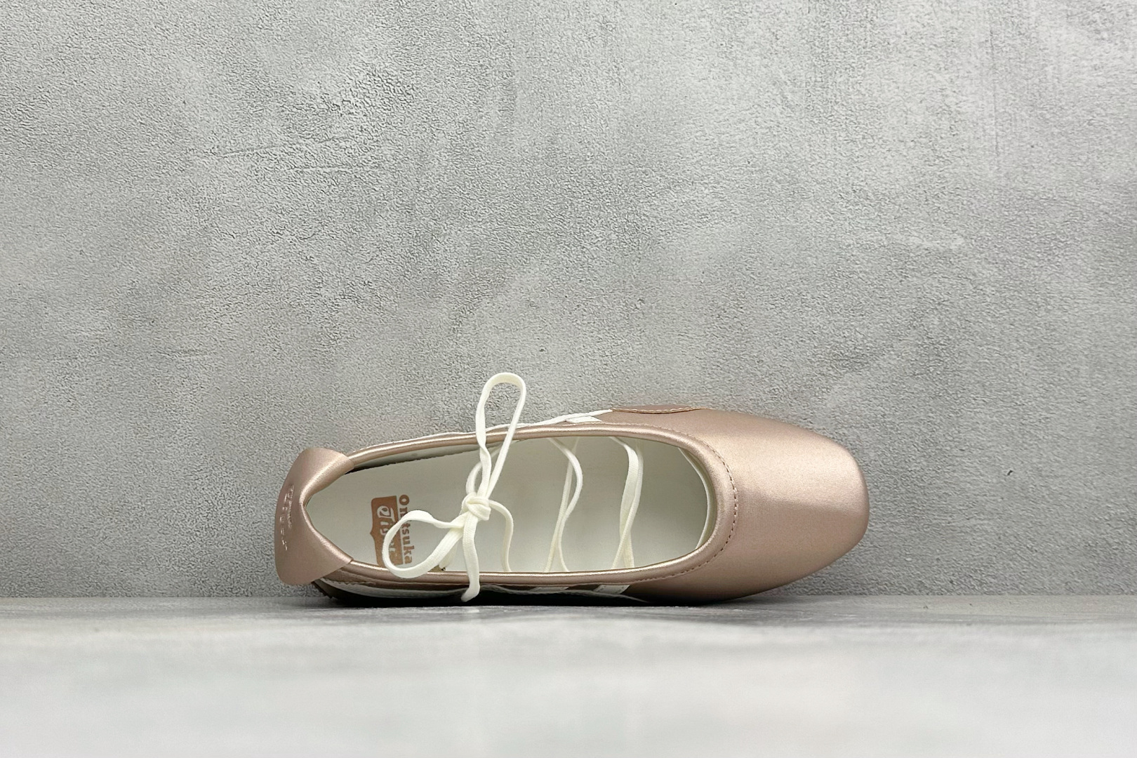 Onitsuka Tiger Gymnarina 鬼塚虎时尚高级芭蕾风玛丽珍鞋 货号:1182A754-700 尺码:3 Onitsuka Tiger Gymnarina 鬼塚虎时尚高级芭蕾风玛丽珍鞋 货号:1182A754-700 尺码:3