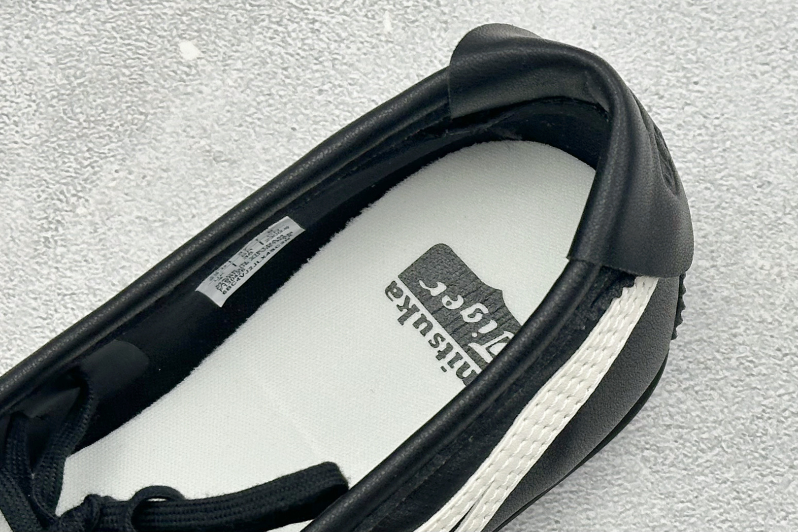 Onitsuka Tiger Gymnarina 鬼塚虎时尚高级芭蕾风玛丽珍鞋 货号:1182A704-001 尺码:3 Onitsuka Tiger Gymnarina 鬼塚虎时尚高级芭蕾风玛丽珍鞋 货号:1182A704-001 尺码:3