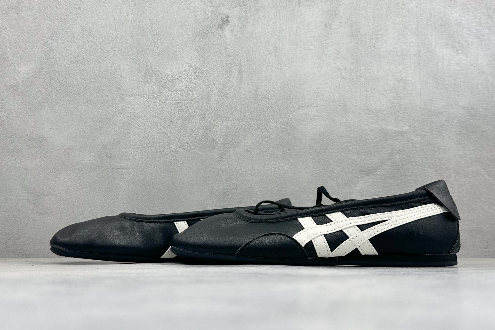Onitsuka Tiger Gymnarina 鬼塚虎时尚高级芭蕾风玛丽珍鞋 货号:1182A704-001 尺码:3 Onitsuka Tiger Gymnarina 鬼塚虎时尚高级芭蕾风玛丽珍鞋 货号:1182A704-001 尺码:3