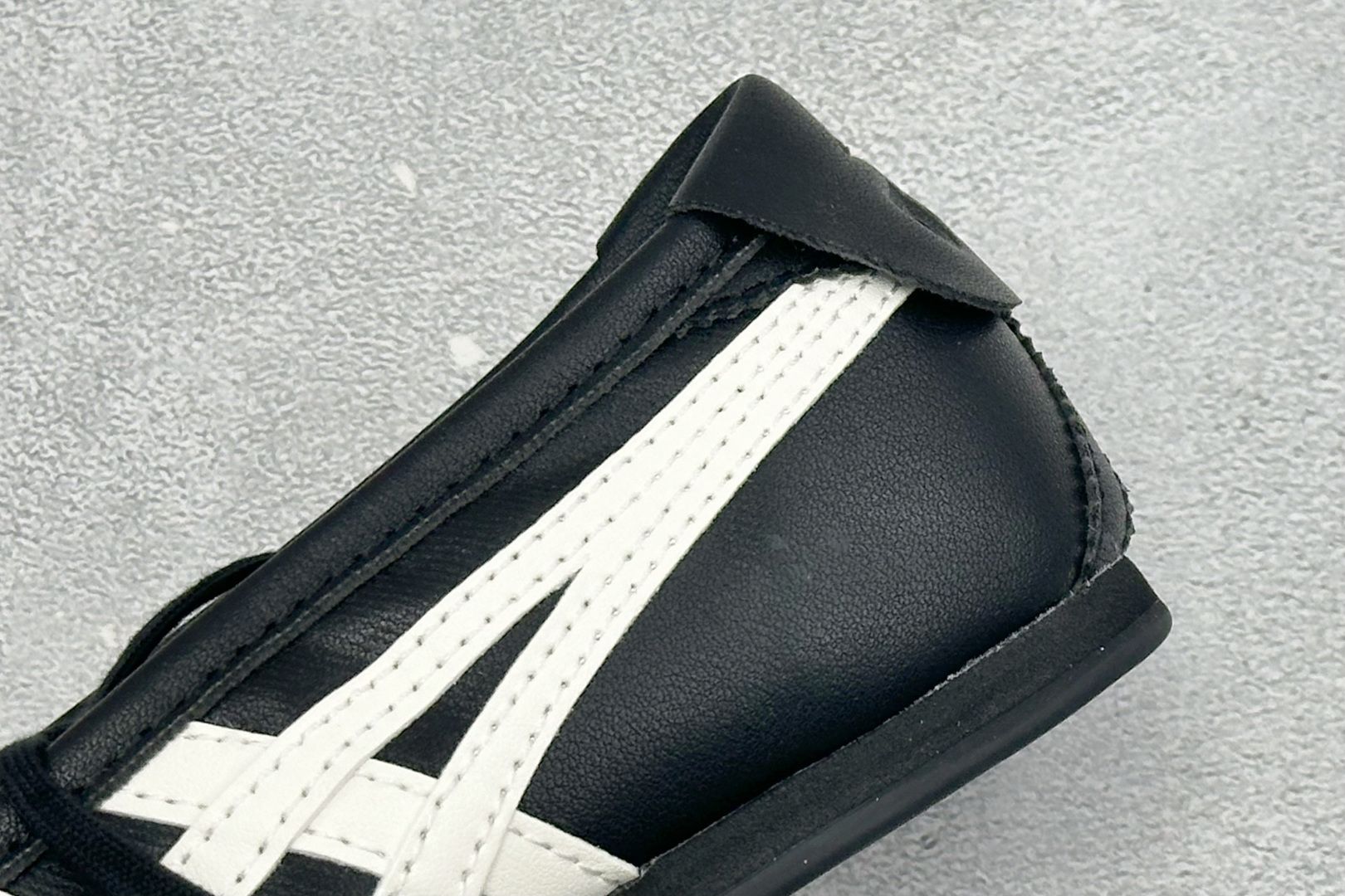 Onitsuka Tiger Gymnarina 鬼塚虎时尚高级芭蕾风玛丽珍鞋 货号:1182A704-001 尺码:3 Onitsuka Tiger Gymnarina 鬼塚虎时尚高级芭蕾风玛丽珍鞋 货号:1182A704-001 尺码:3