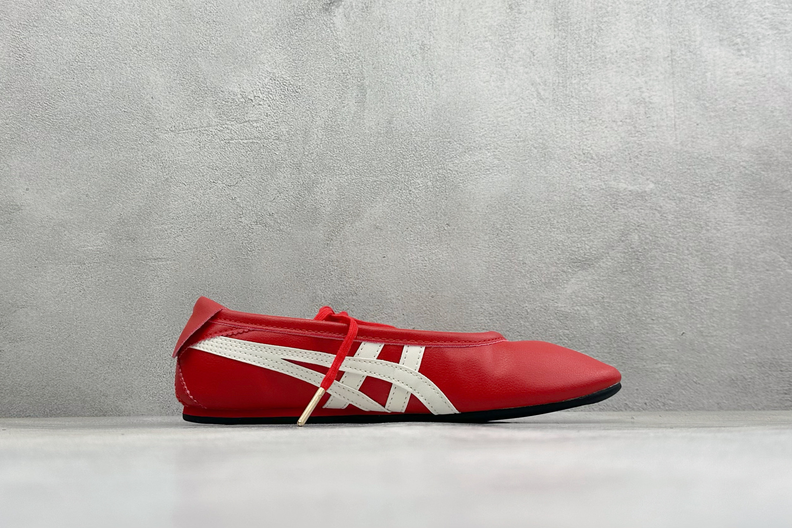 Onitsuka Tiger Gymnarina 鬼塚虎时尚高级芭蕾风玛丽珍鞋 货号：1182A704-600 尺码：3