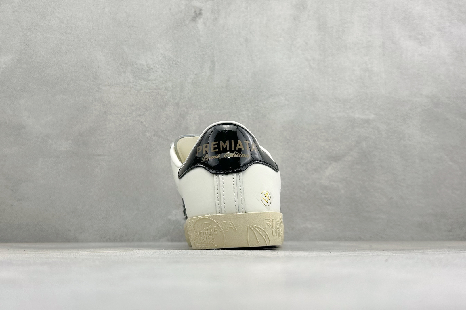 普瑞米亚达 Premiata Lander Trainers 兰诺系列米字复古百搭休闲运动板鞋 premiata是意大利 普瑞米亚达 Premiata Lander Trainers 兰诺系列米字复古百搭休闲运动板鞋 premiata是意大利