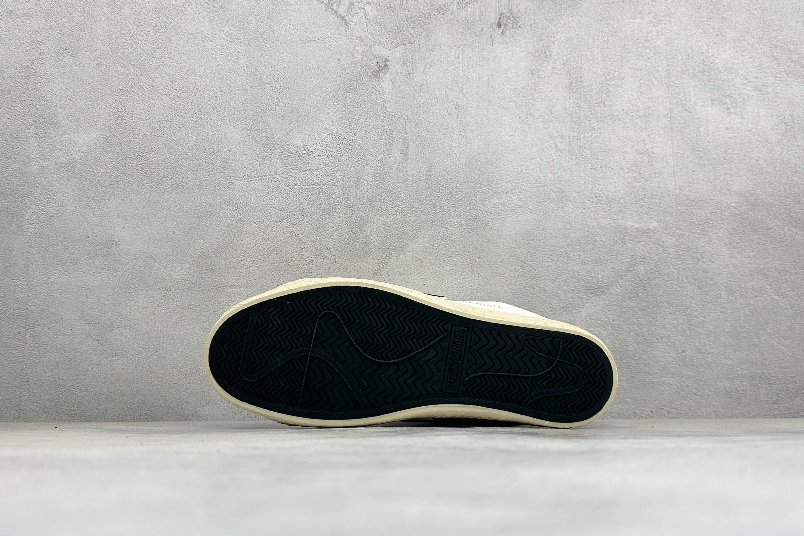 普瑞米亚达 Premiata Lander Trainers 兰诺系列米字复古百搭休闲运动板鞋 premiata是意大利 普瑞米亚达 Premiata Lander Trainers 兰诺系列米字复古百搭休闲运动板鞋 premiata是意大利