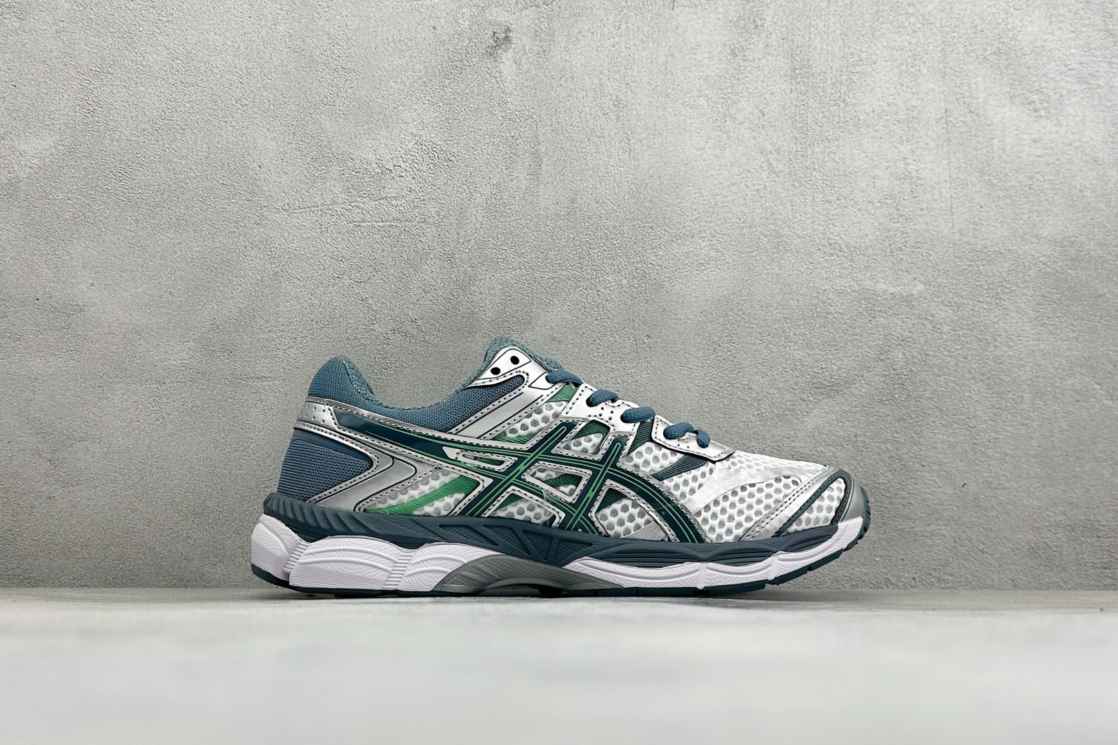 D版Asics Gel-Cumulus 16 亚瑟士 防滑耐磨 休闲运动鞋 采用双层提花网面设计 提高包裹性和透气性 后
