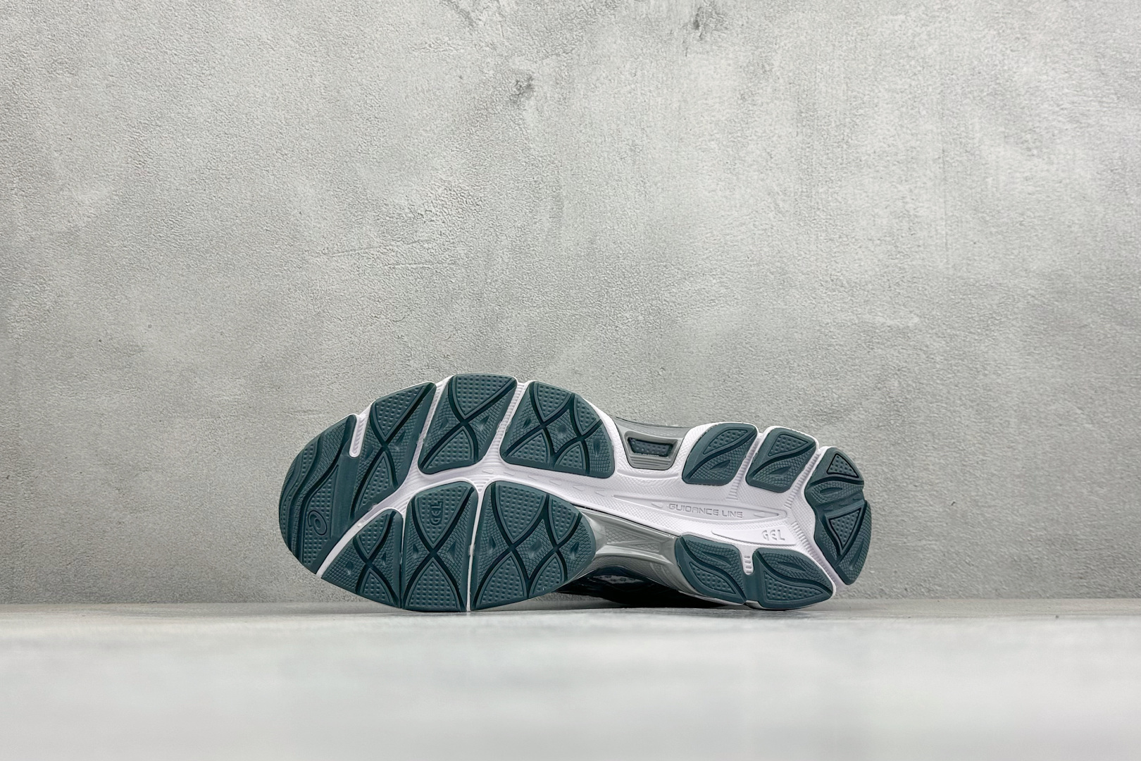 D版Asics Gel-Cumulus 16 亚瑟士 防滑耐磨 休闲运动鞋 采用双层提花网面设计 提高包裹性和透气性 后