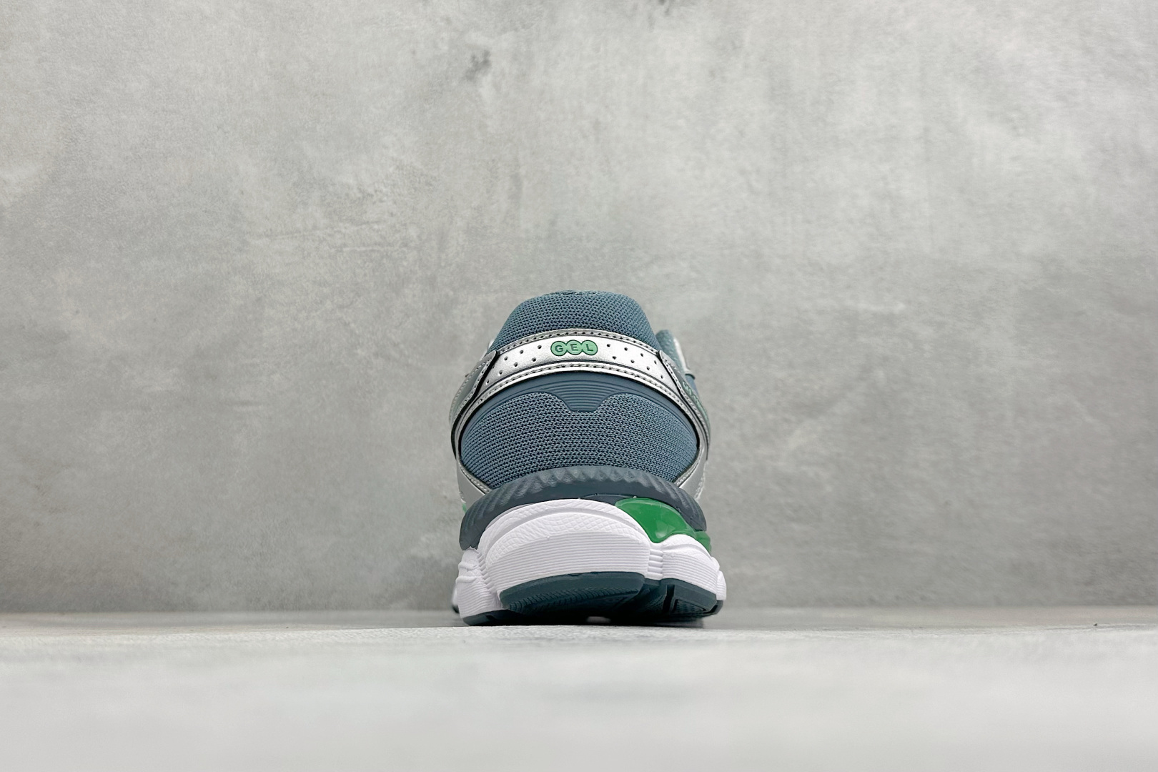 D版Asics Gel-Cumulus 16 亚瑟士 防滑耐磨 休闲运动鞋 采用双层提花网面设计 提高包裹性和透气性 后