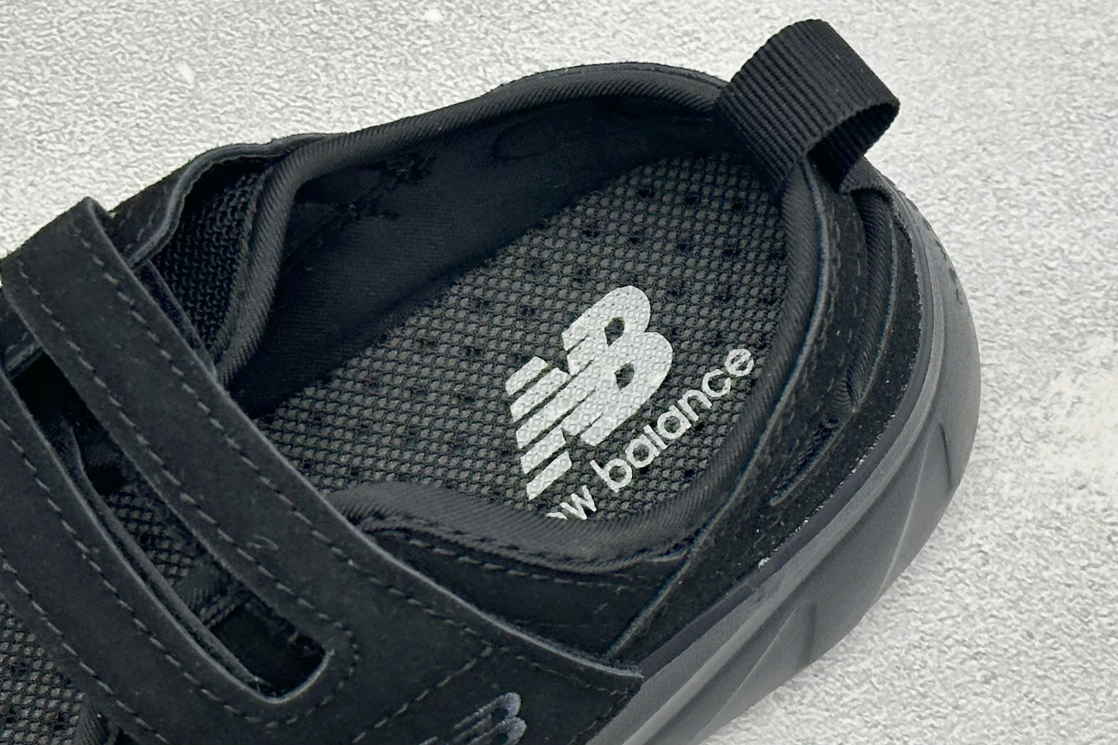 TG版新百伦New Balance NB Breeze 舒适柔软 玛丽珍 魔术贴低帮生活休闲鞋 货号：SD2203BK 