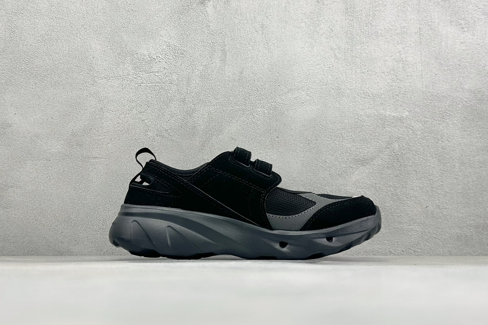 TG版新百伦New Balance NB Breeze 舒适柔软 玛丽珍 魔术贴低帮生活休闲鞋 货号：SD2203BK 