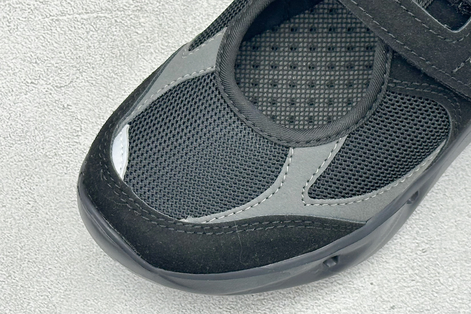 TG版新百伦New Balance NB Breeze 舒适柔软 玛丽珍 魔术贴低帮生活休闲鞋 货号：SD2203BK 