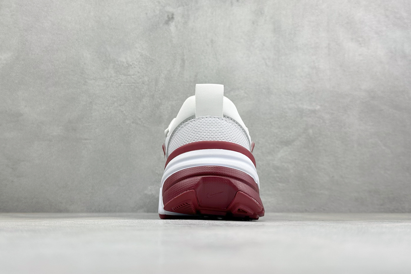 XL版Nike V2K Run 减震防滑复古低帮跑步鞋 #鞋款被命名为 Runtekk 设计上借鉴了 2000 年的跑鞋 XL版Nike V2K Run 减震防滑复古低帮跑步鞋 #鞋款被命名为 Runtekk 设计上借鉴了 2000 年的跑鞋