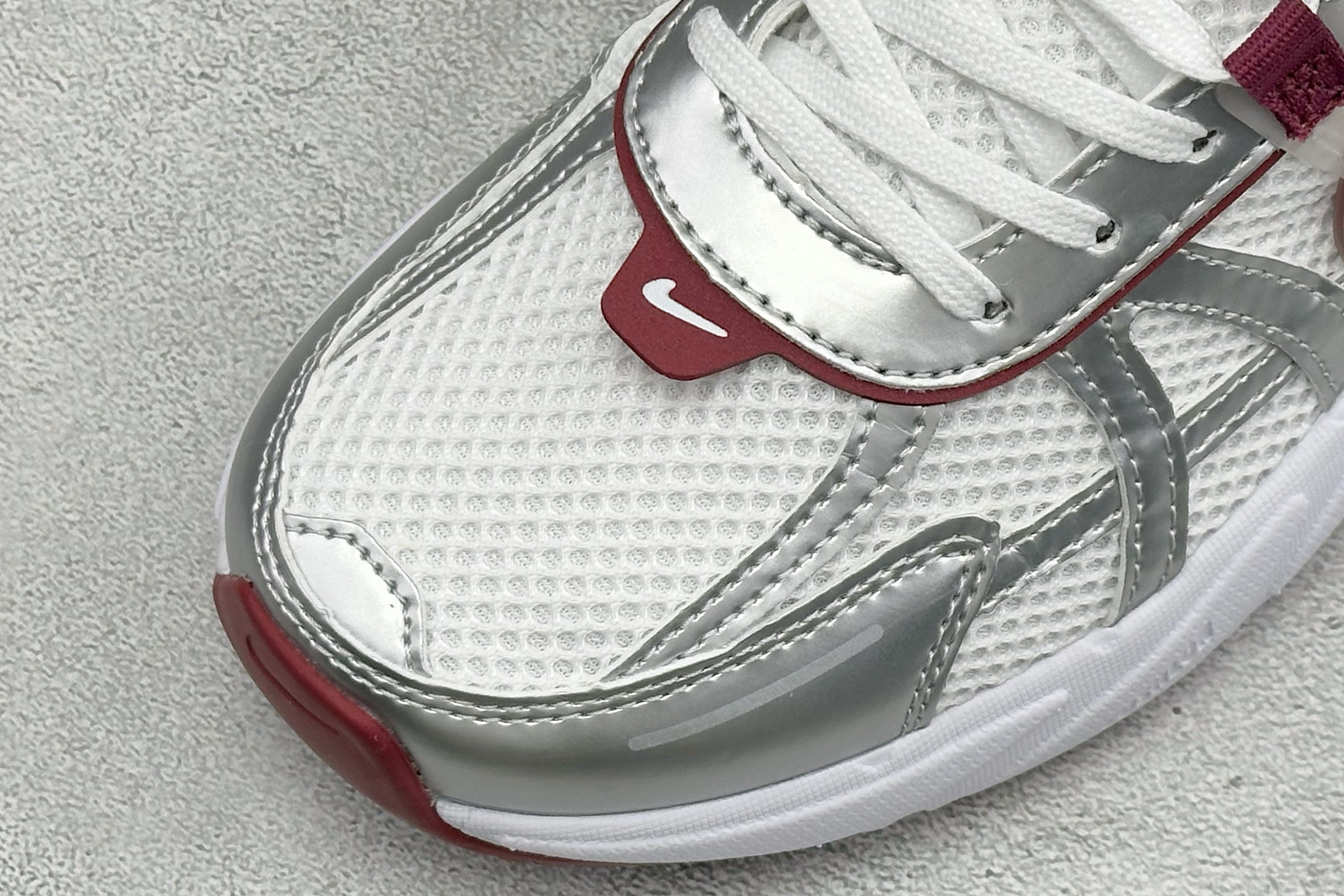 XL版Nike V2K Run 减震防滑复古低帮跑步鞋 #鞋款被命名为 Runtekk 设计上借鉴了 2000 年的跑鞋 XL版Nike V2K Run 减震防滑复古低帮跑步鞋 #鞋款被命名为 Runtekk 设计上借鉴了 2000 年的跑鞋