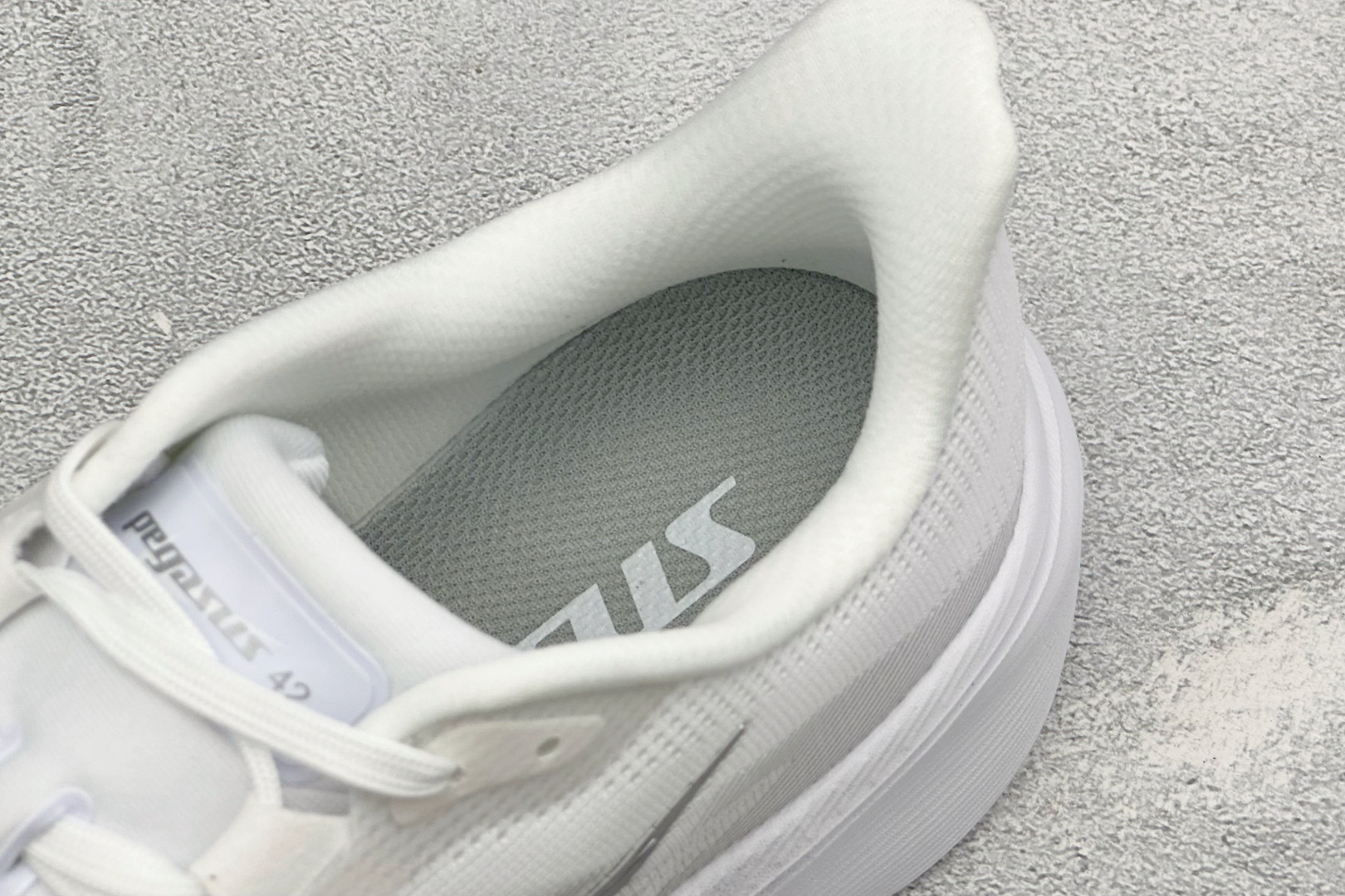 LC版NK Air Zoom Pegasus 42代 耐磨防滑运动跑步鞋 高端零售专供 内置Zoom气垫 鞋盒钢印 原厂