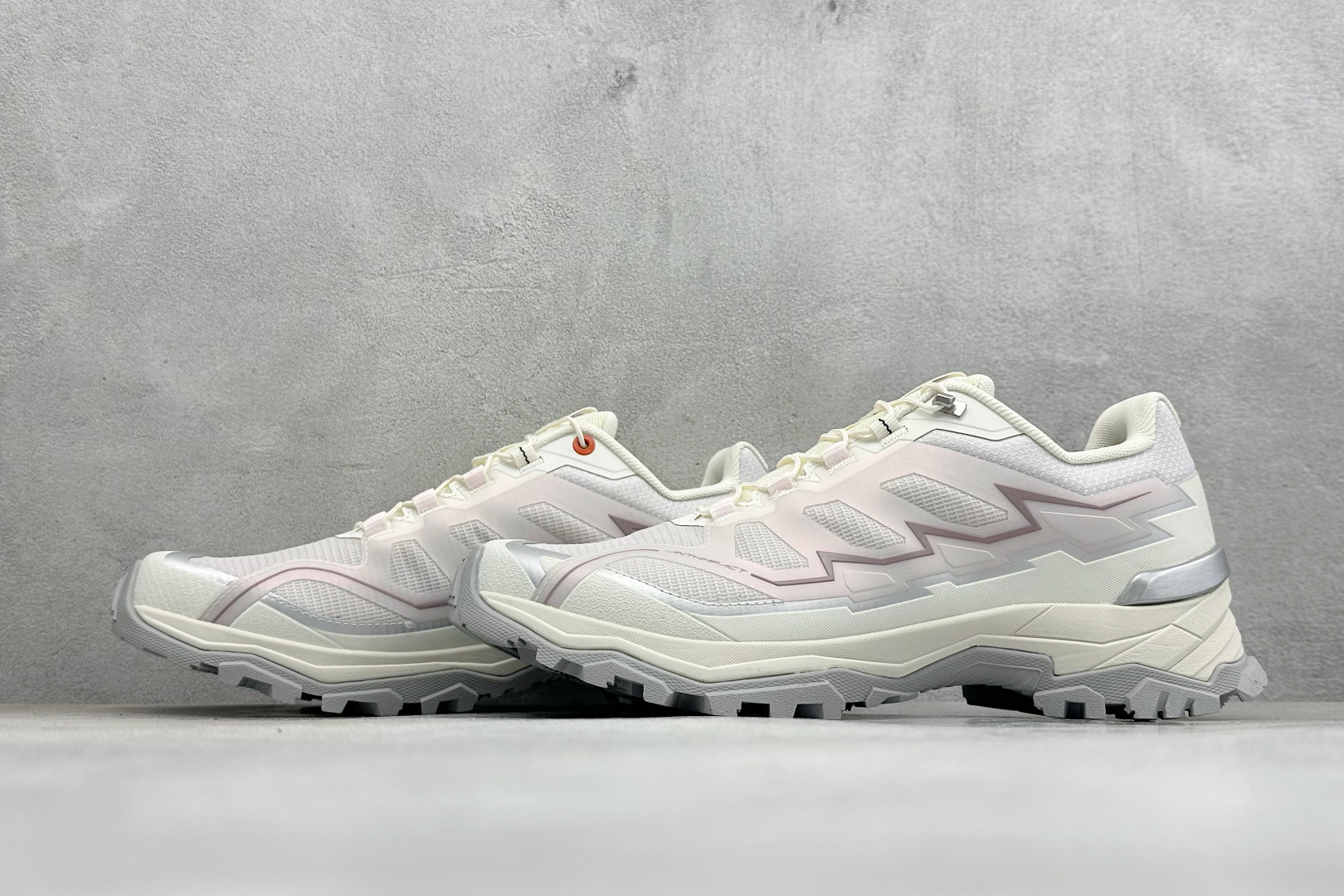 凯乐石KAILAS 远征 舒适简约经典登山 防滑耐磨防水 低帮徒步鞋 采用Vibram橡胶大底 超强地面咬合力稳走复杂路 凯乐石KAILAS 远征 舒适简约经典登山 防滑耐磨防水 低帮徒步鞋 采用Vibram橡胶大底 超强地面咬合力稳走复杂路