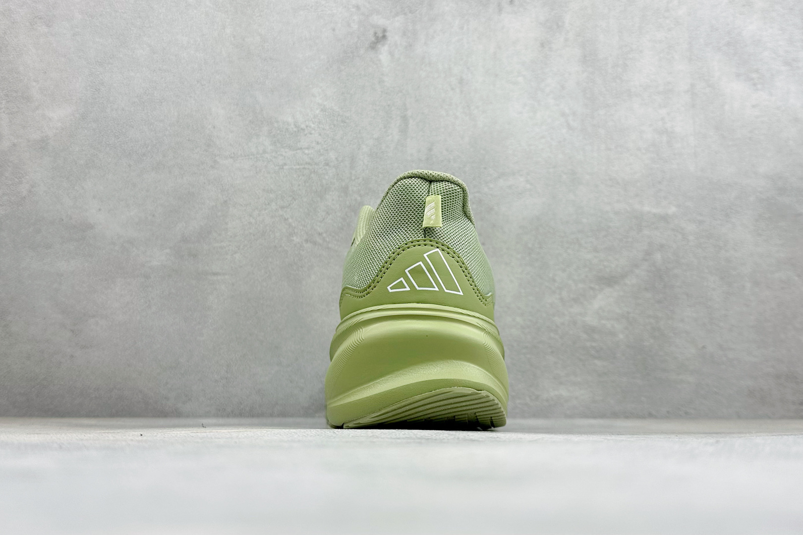 毒扣AD SUPERNOVA RISE 防滑耐磨舒适运动跑鞋 采用Dreamstrike+中底,力求为触地添舒适。搭配实 毒扣AD SUPERNOVA RISE 防滑耐磨舒适运动跑鞋 采用Dreamstrike+中底,力求为触地添舒适。搭配实