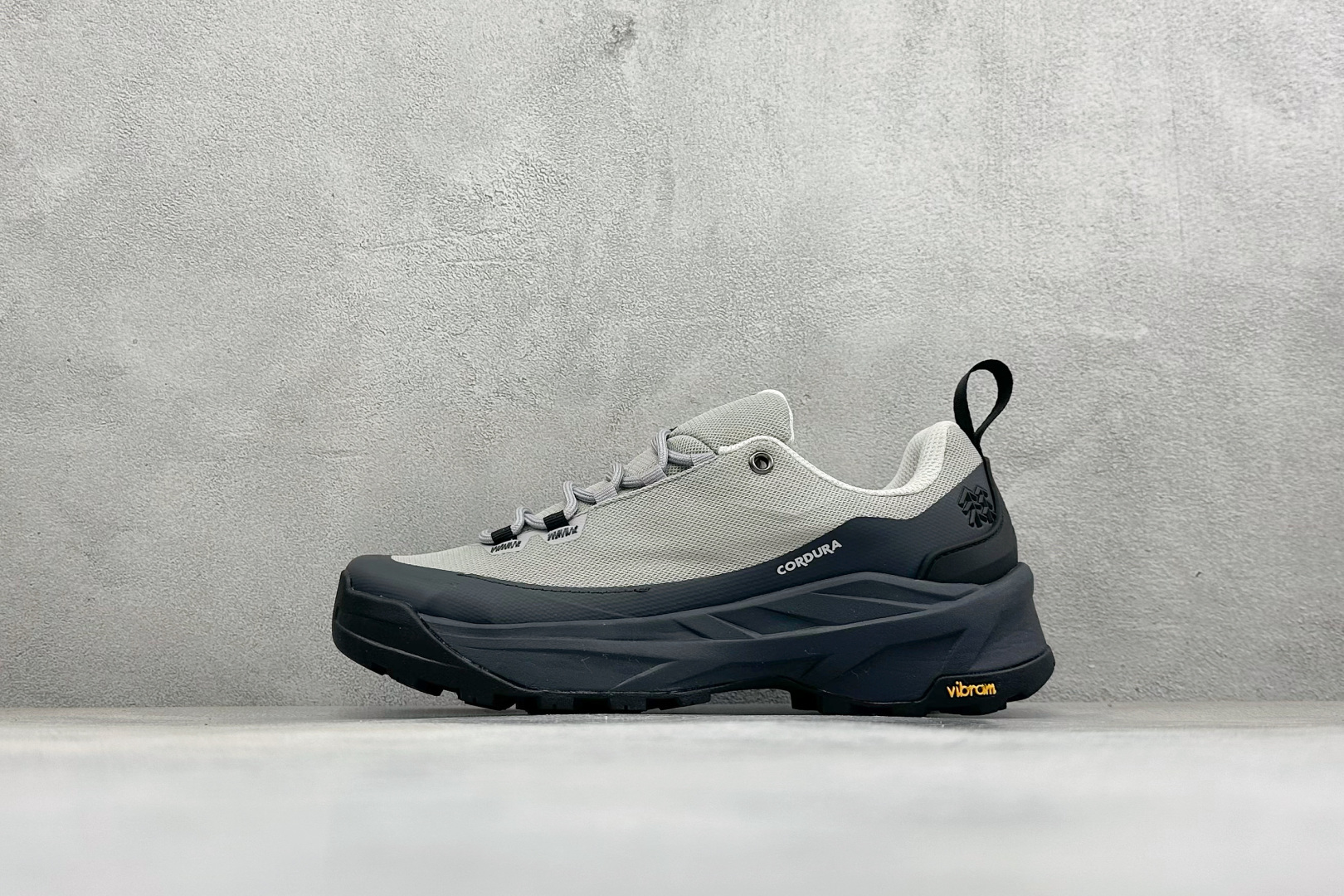 绿X版可隆KOLON SPORT MA APPROACH VENTI 户外V底止滑防滑徒步鞋 货号：LUFH6AN012