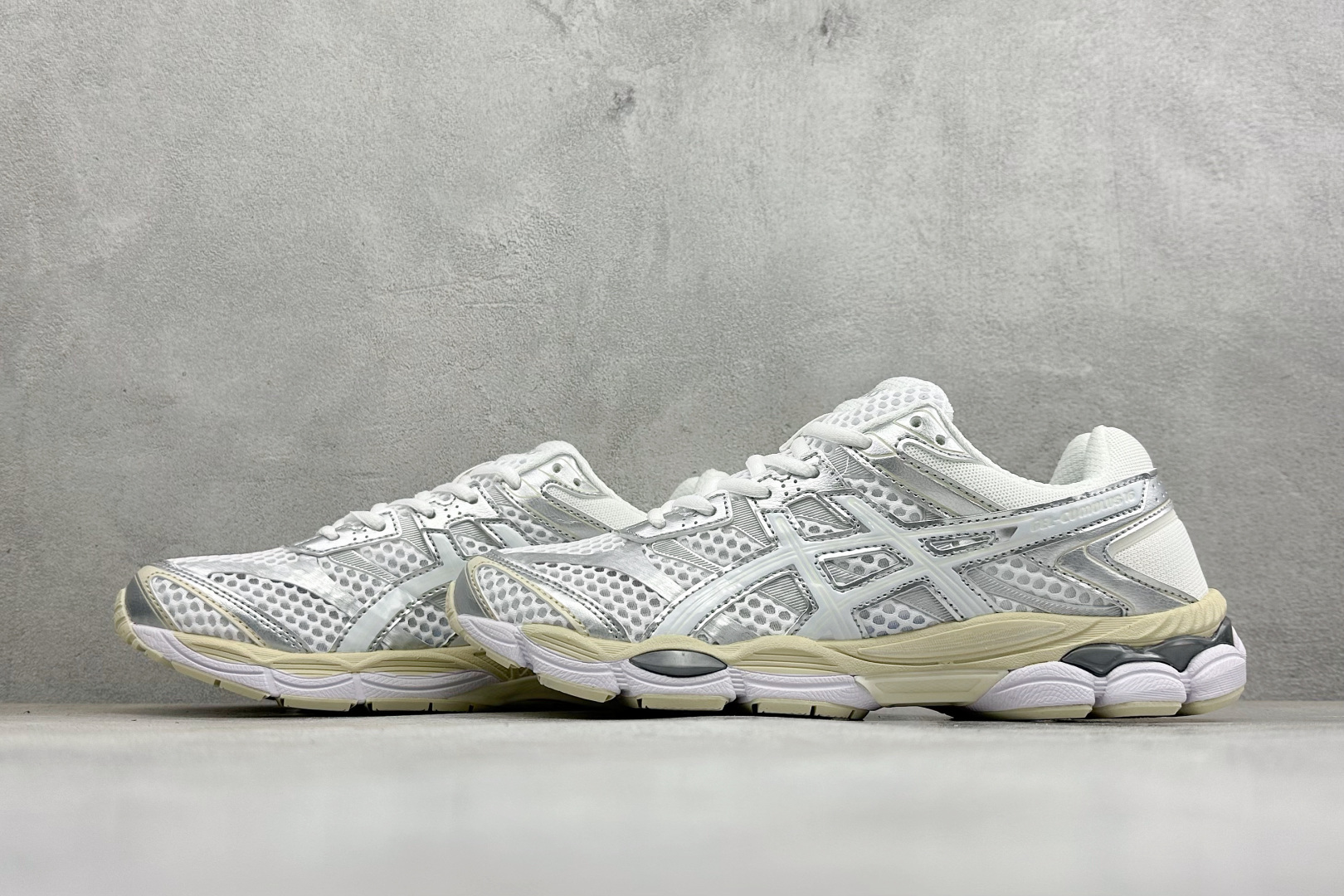 D版Asics Gel-Cumulus 16 亚瑟士 防滑耐磨 休闲运动鞋 采用双层提花网面设计 提高包裹性和透气性 后 D版Asics Gel-Cumulus 16 亚瑟士 防滑耐磨 休闲运动鞋 采用双层提花网面设计 提高包裹性和透气性 后