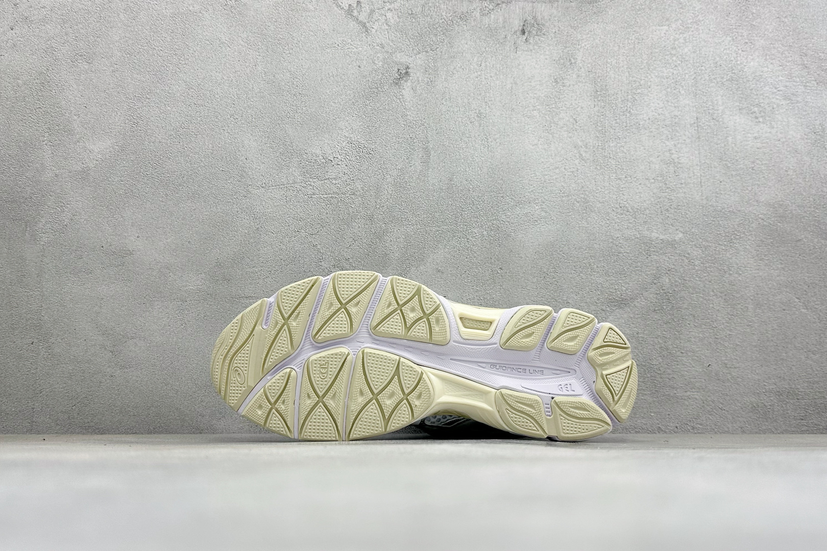 D版Asics Gel-Cumulus 16 亚瑟士 防滑耐磨 休闲运动鞋 采用双层提花网面设计 提高包裹性和透气性 后 D版Asics Gel-Cumulus 16 亚瑟士 防滑耐磨 休闲运动鞋 采用双层提花网面设计 提高包裹性和透气性 后
