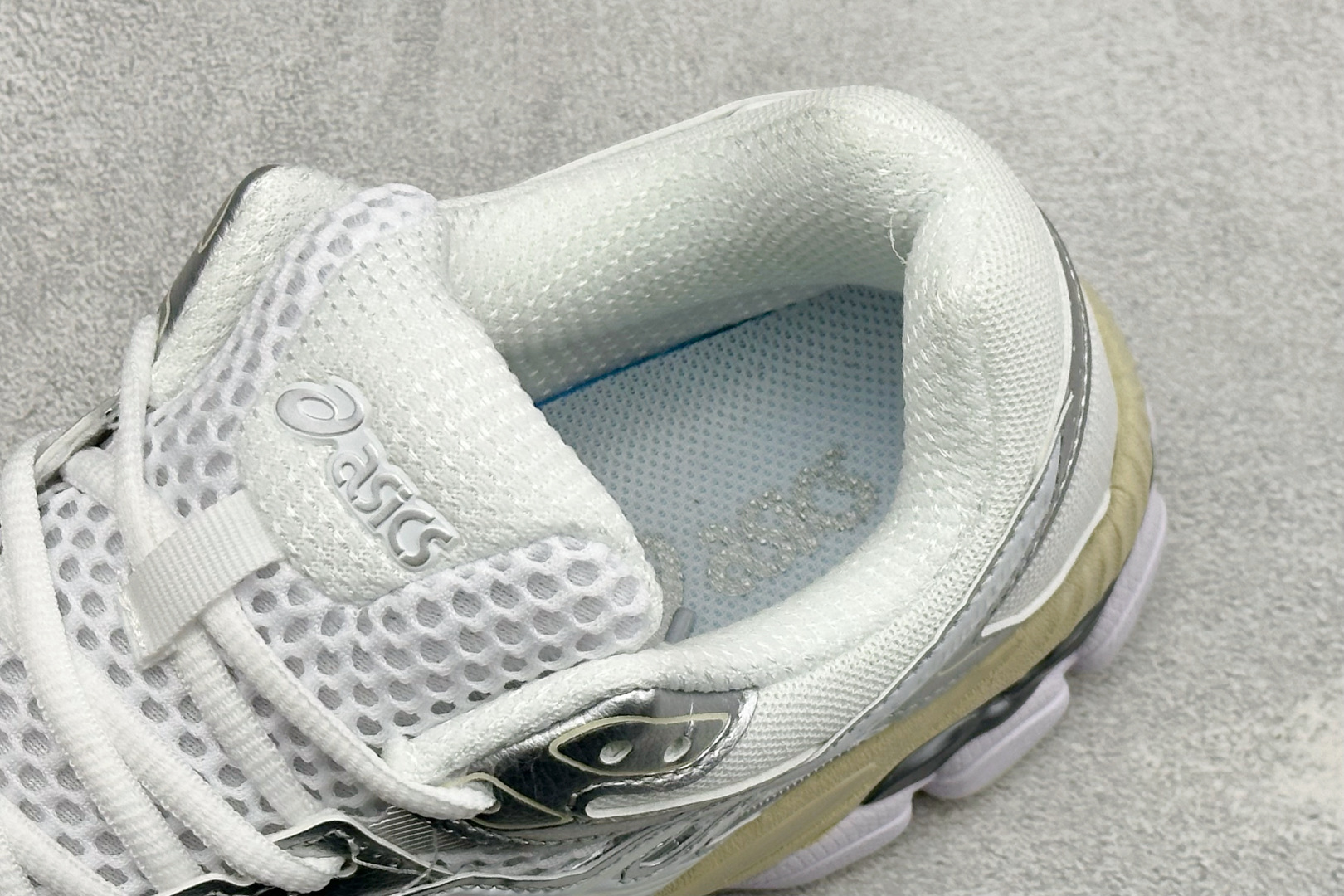 D版Asics Gel-Cumulus 16 亚瑟士 防滑耐磨 休闲运动鞋 采用双层提花网面设计 提高包裹性和透气性 后 D版Asics Gel-Cumulus 16 亚瑟士 防滑耐磨 休闲运动鞋 采用双层提花网面设计 提高包裹性和透气性 后