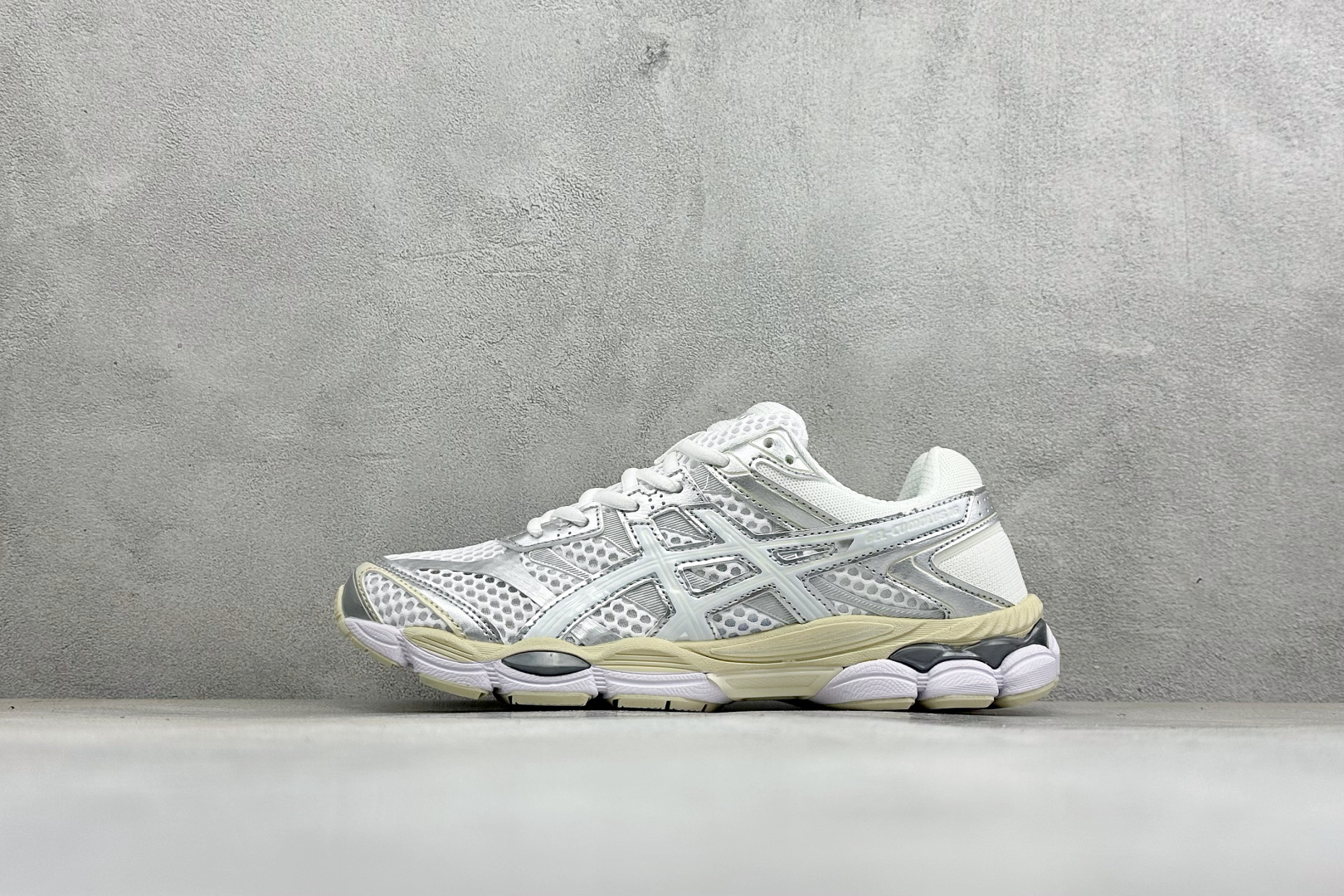 D版Asics Gel-Cumulus 16 亚瑟士 防滑耐磨 休闲运动鞋 采用双层提花网面设计 提高包裹性和透气性 后 D版Asics Gel-Cumulus 16 亚瑟士 防滑耐磨 休闲运动鞋 采用双层提花网面设计 提高包裹性和透气性 后